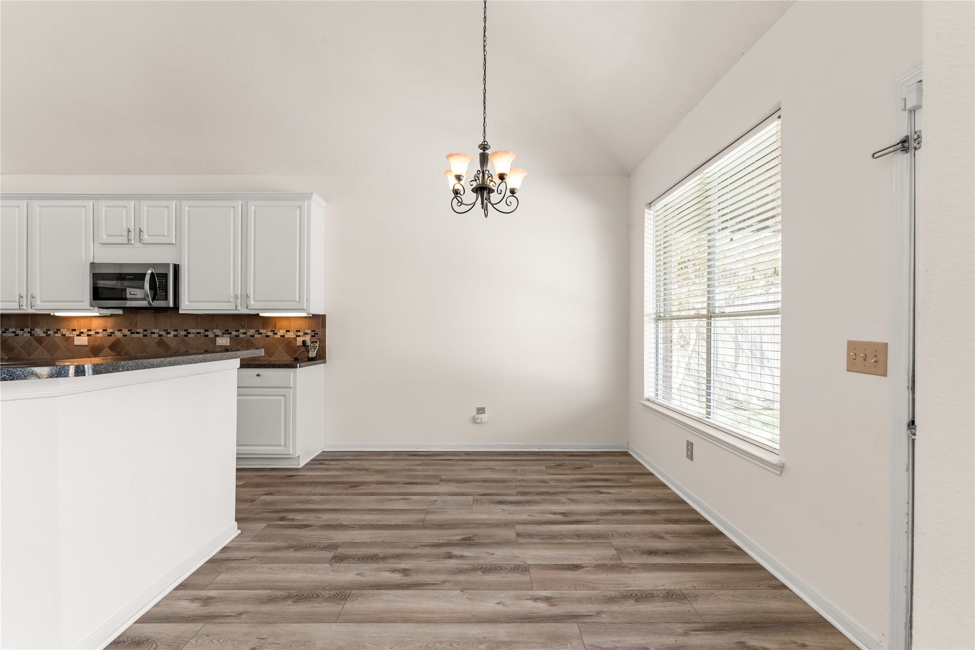 23218 Colony Green Drive, Katy, TX 77494 Breakfast area attached to kitchen
