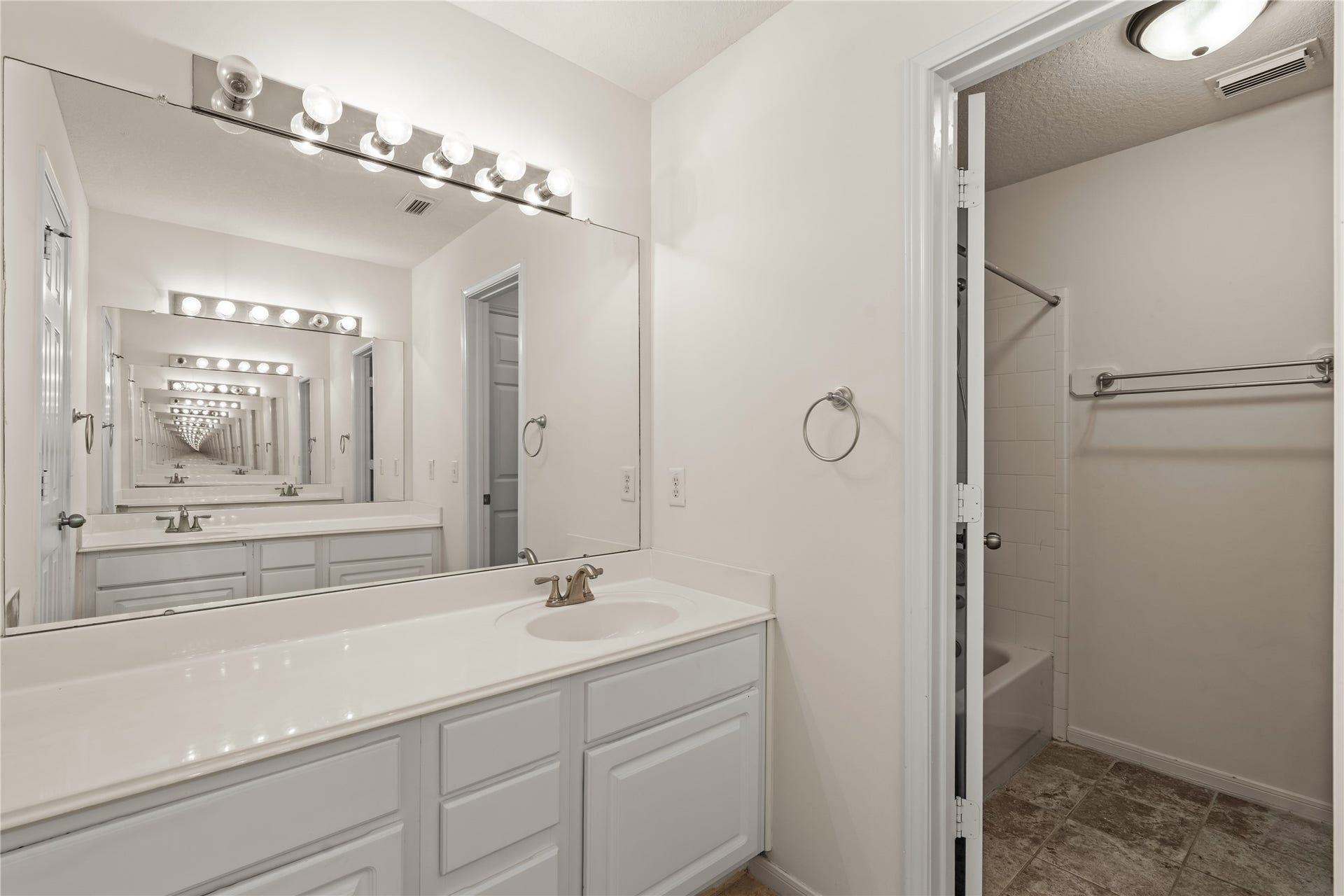23218 Colony Green Drive, Katy, TX 77494 Secondary bedroom upstairs.
