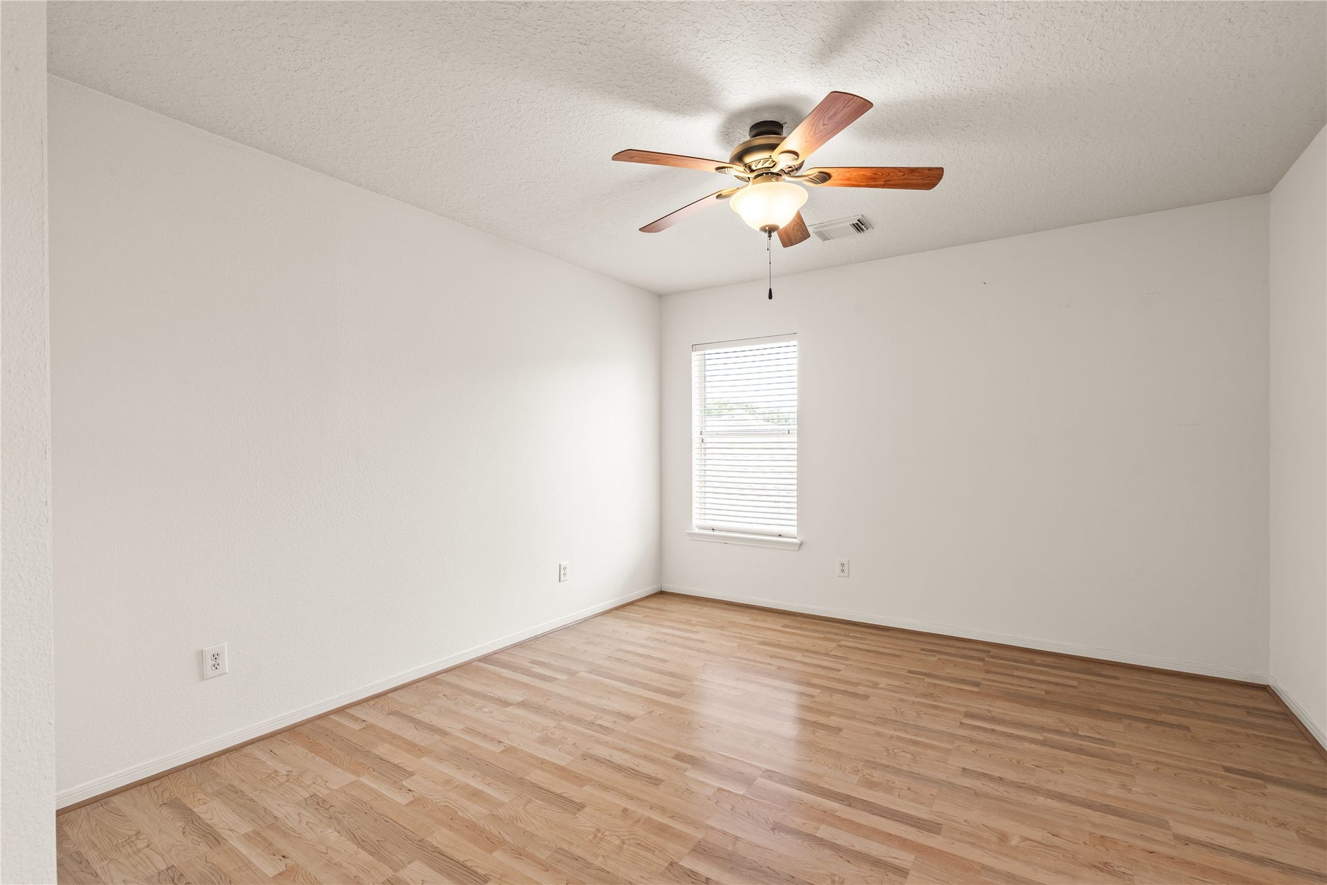 23218 Colony Green Drive, Katy, TX 77494 Secondary bedroom upstairs