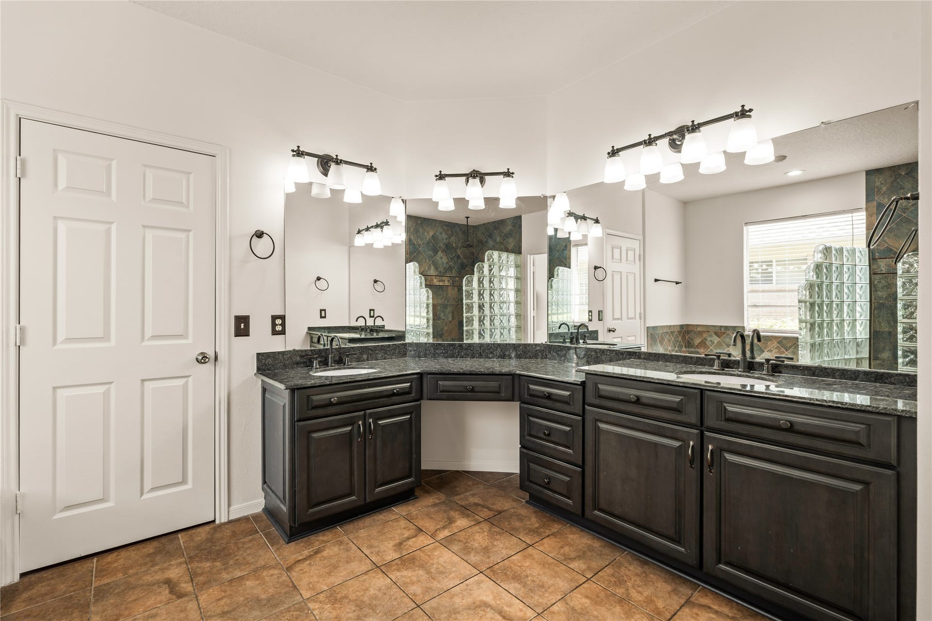 23218 Colony Green Drive, Katy, TX 77494 En suite bathroom featuring dual sinks & vanity