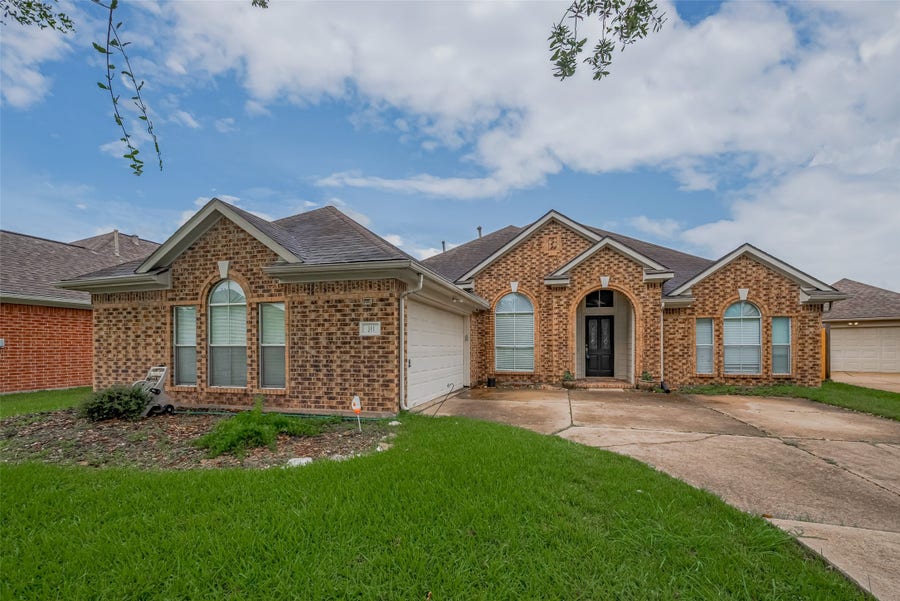 Property photo for 311 N Esplanade Lane, Stafford, TX