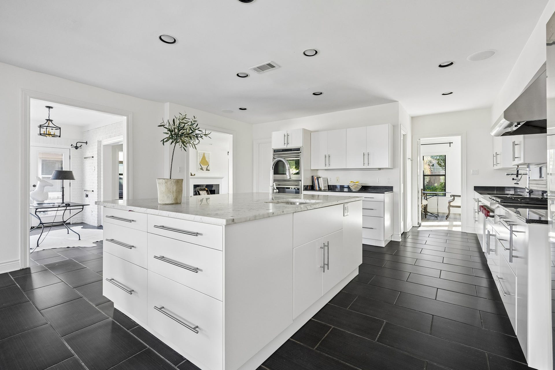 2144 Colquitt Street, Houston, TX 77098 2144 Colquitt Street, Houston, TX 77098