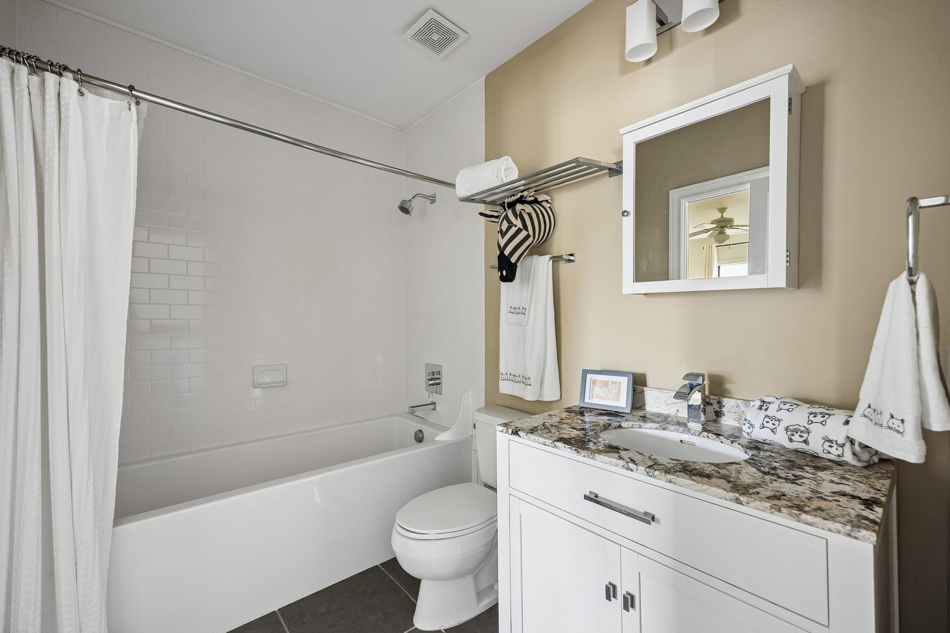 2144 Colquitt Street, Houston, TX 77098 2144 Colquitt Street, Houston, TX 77098