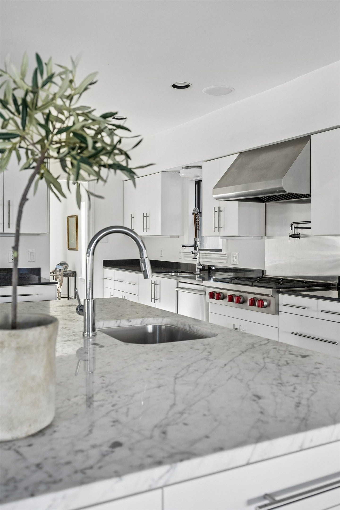 2144 Colquitt Street, Houston, TX 77098 2144 Colquitt Street, Houston, TX 77098