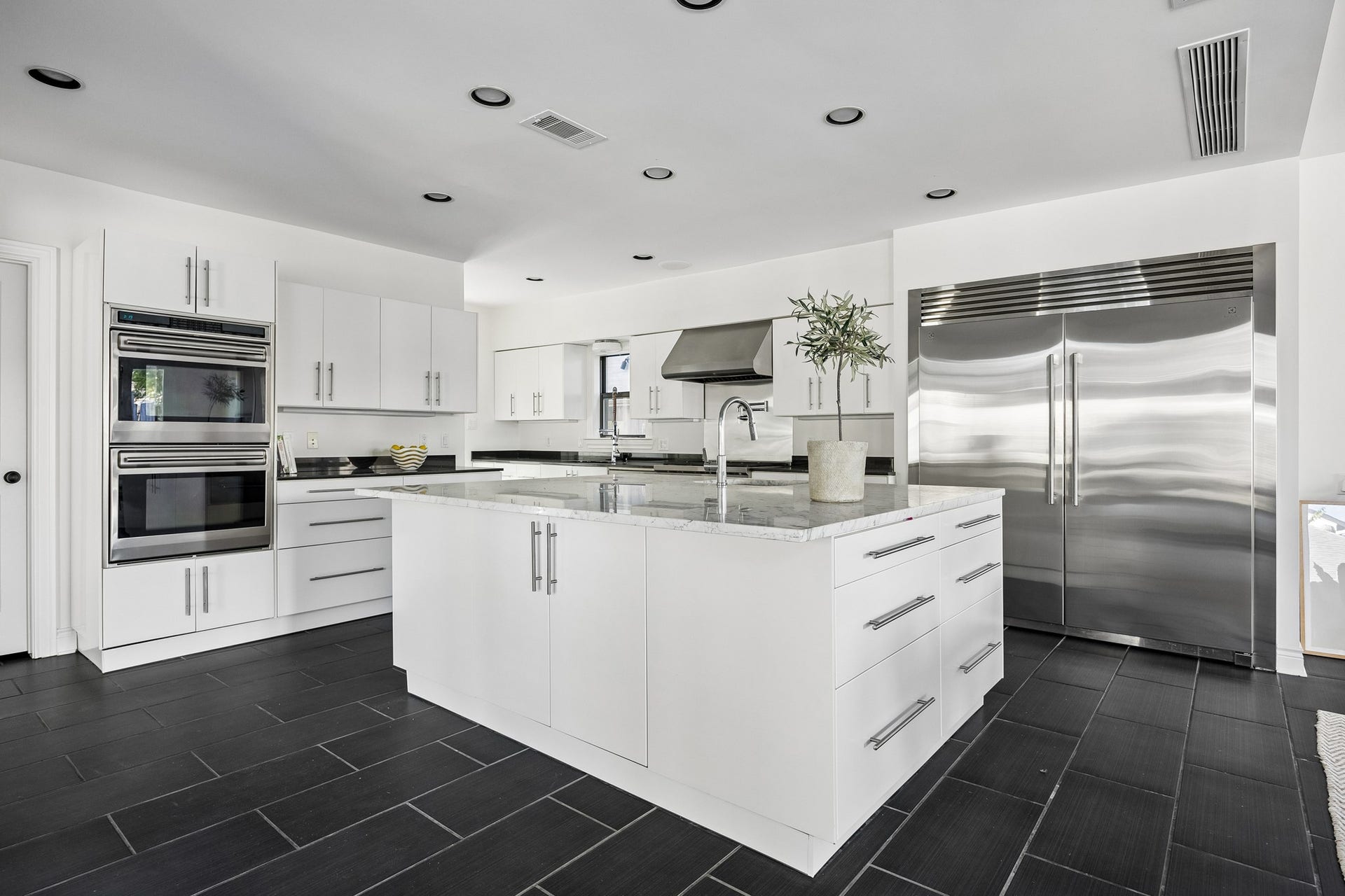 2144 Colquitt Street, Houston, TX 77098 2144 Colquitt Street, Houston, TX 77098