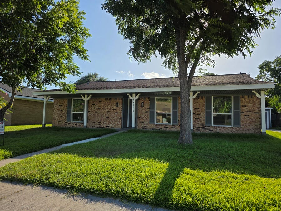 Property photo for 11726 N Willow Circle, Houston, TX