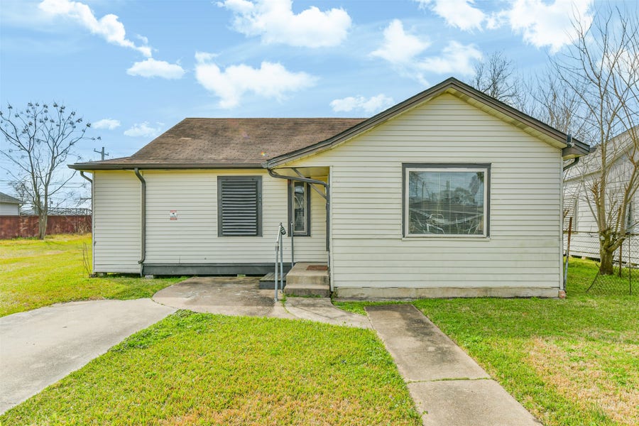 Property photo for 711 N 8th Ave, Texas City, TX