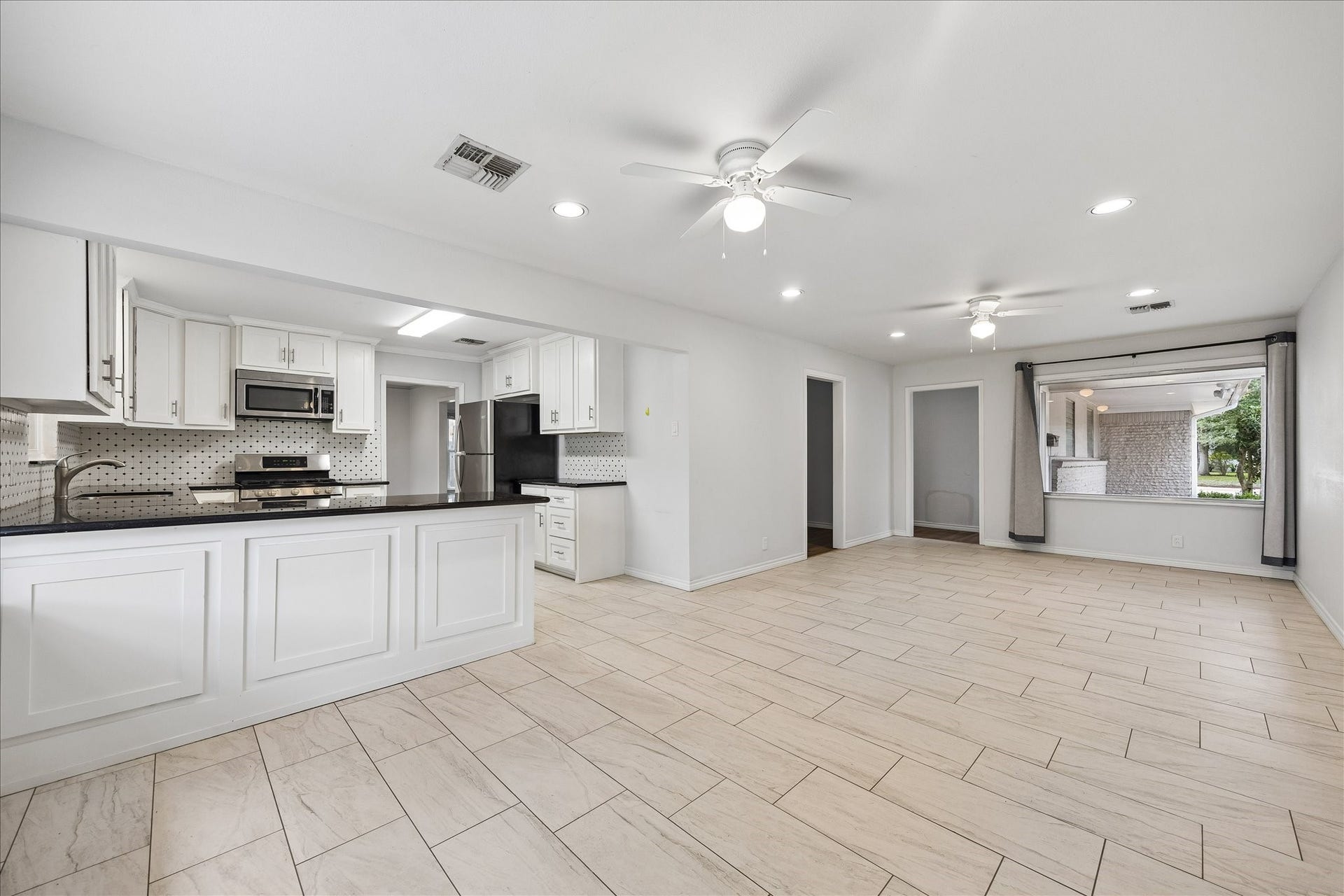 4702 Holly Street, Bellaire, TX 77401 4702 Holly Street, Bellaire, TX 77401