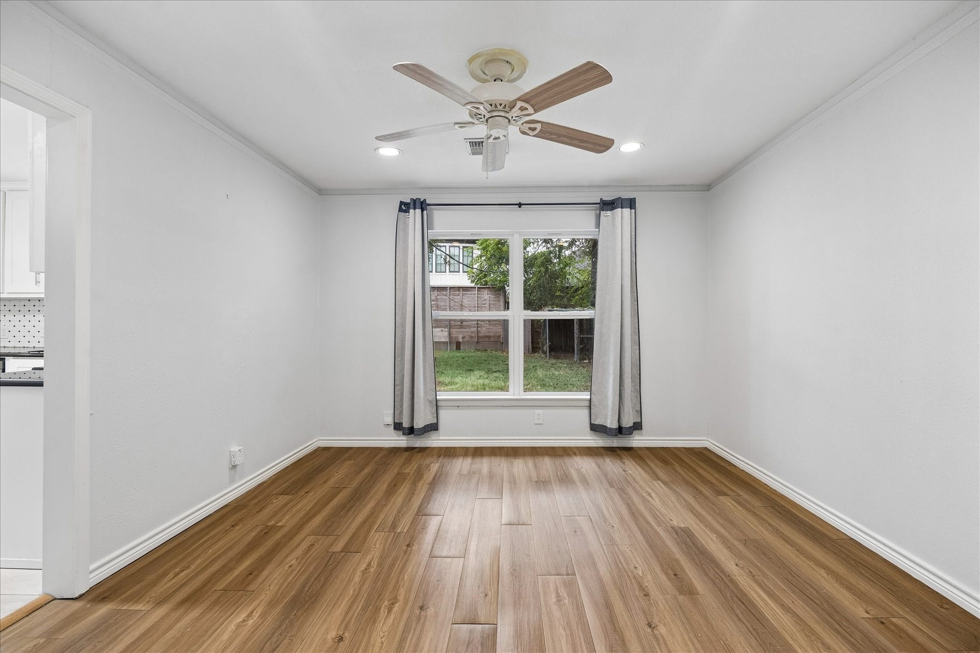 4702 Holly Street, Bellaire, TX 77401 4702 Holly Street, Bellaire, TX 77401