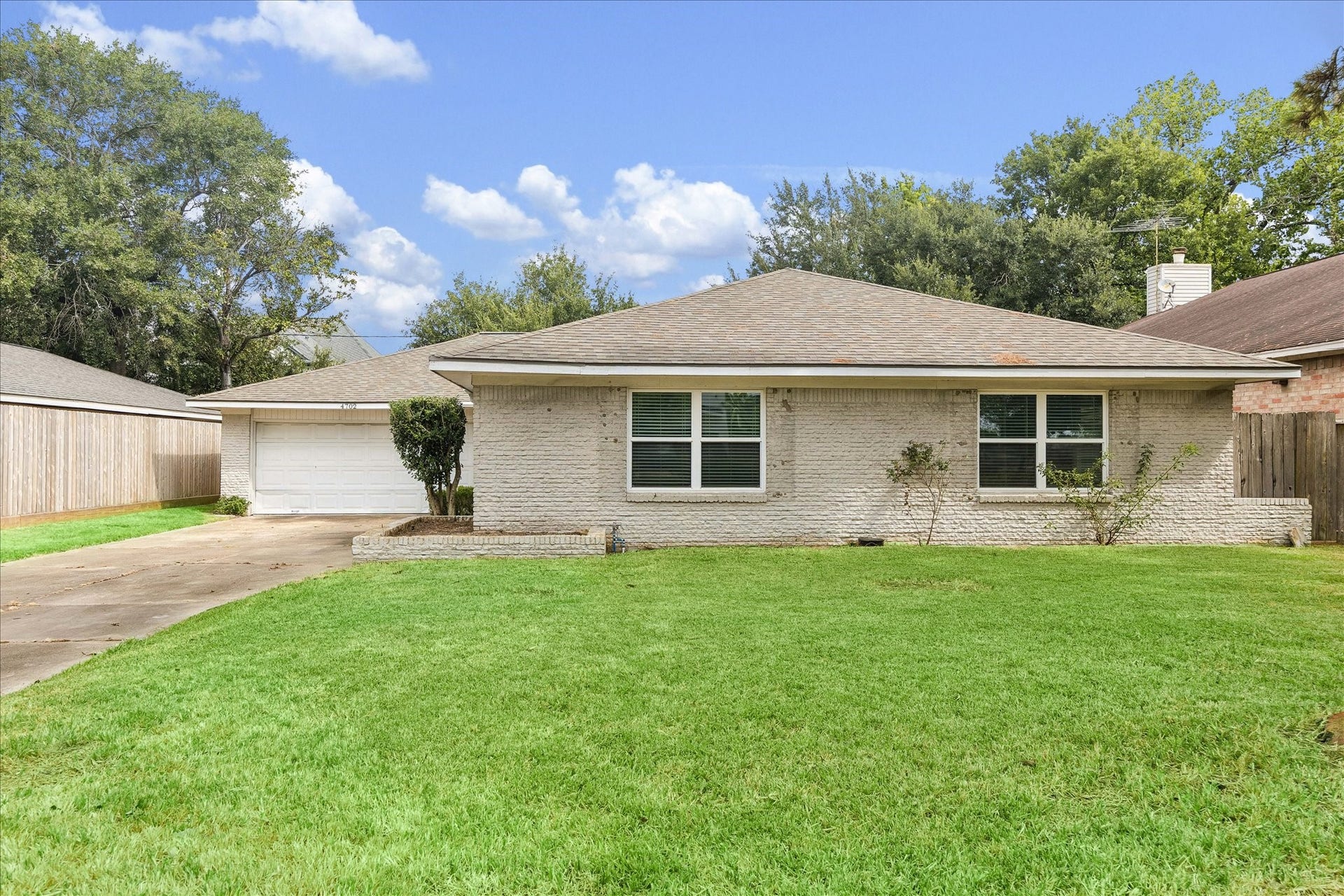 4702 Holly Street, Bellaire, TX 77401 4702 Holly Street, Bellaire, TX 77401