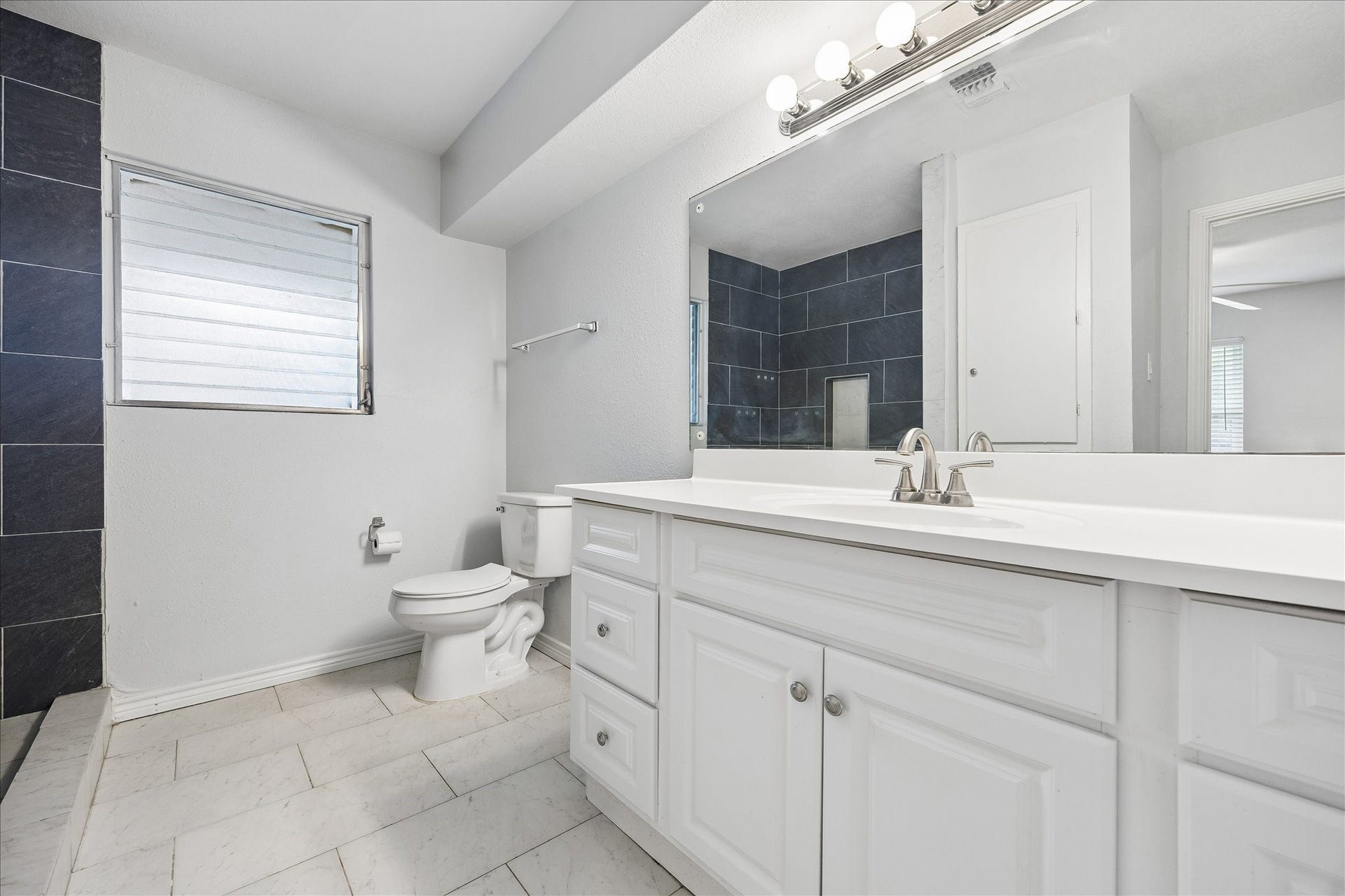 4702 Holly Street, Bellaire, TX 77401 4702 Holly Street, Bellaire, TX 77401