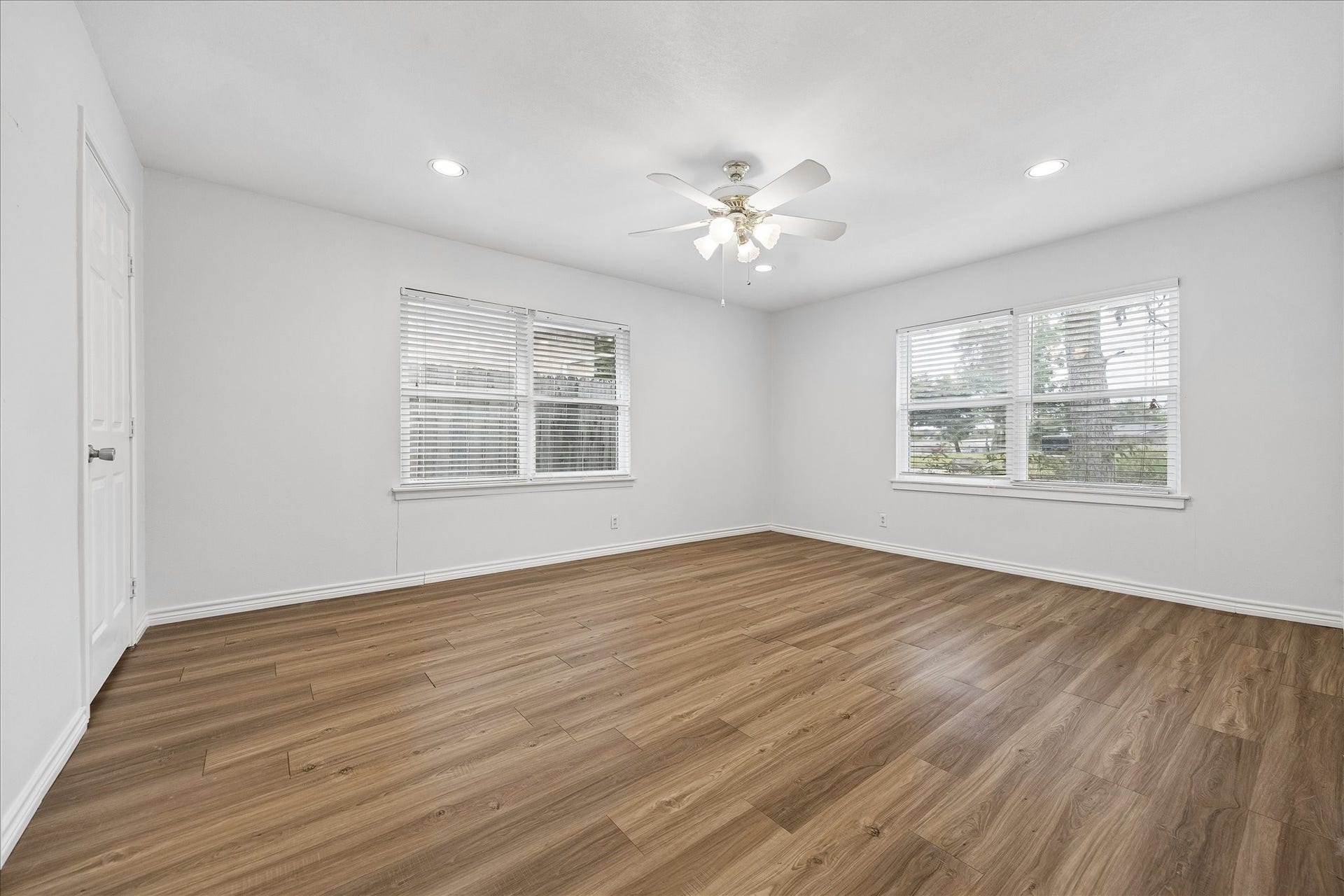 4702 Holly Street, Bellaire, TX 77401 4702 Holly Street, Bellaire, TX 77401
