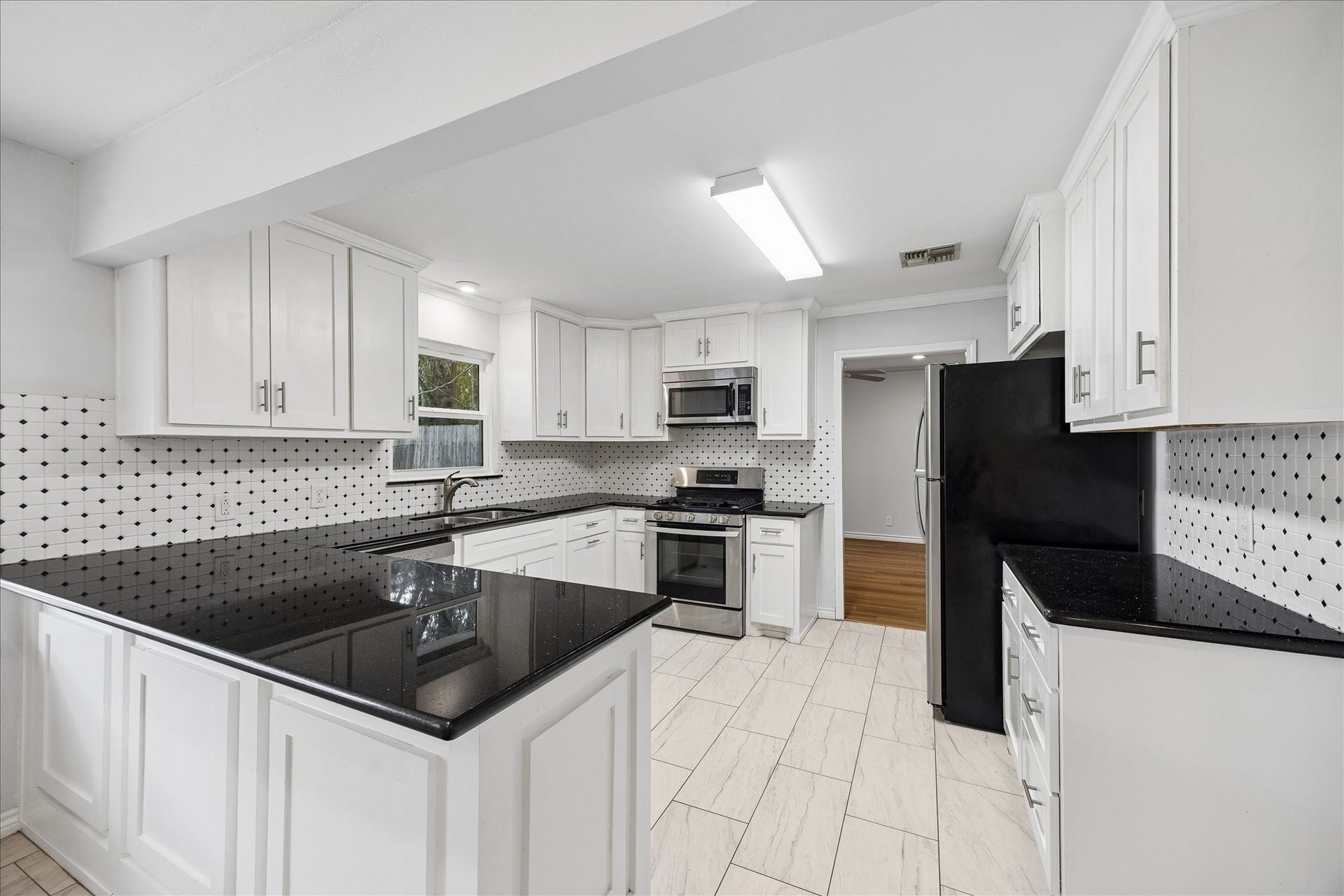 4702 Holly Street, Bellaire, TX 77401 4702 Holly Street, Bellaire, TX 77401