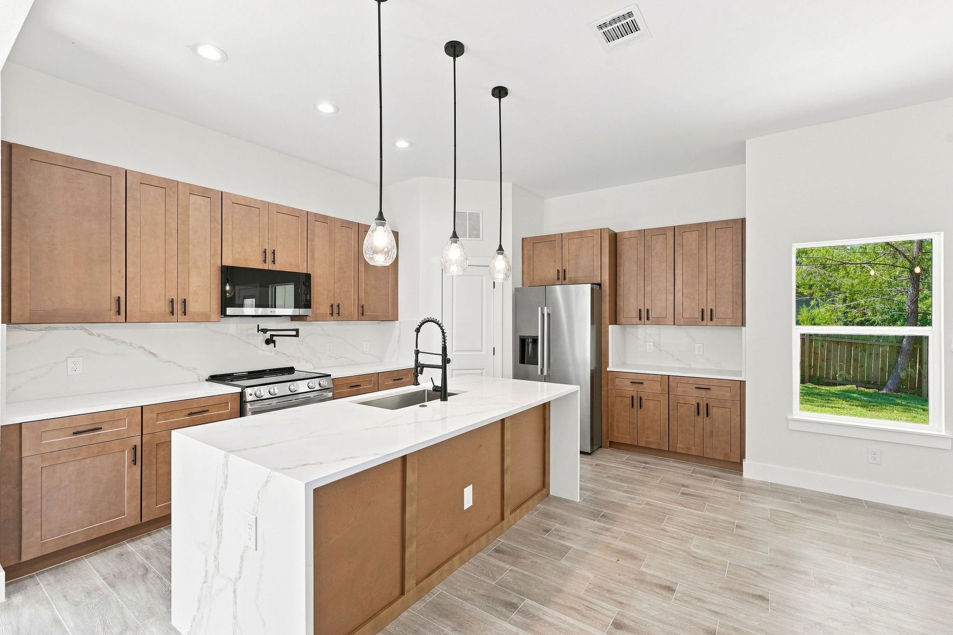 3020 Apache Street, Willis, TX 77378 3020 Apache Street, Willis, TX 77378
