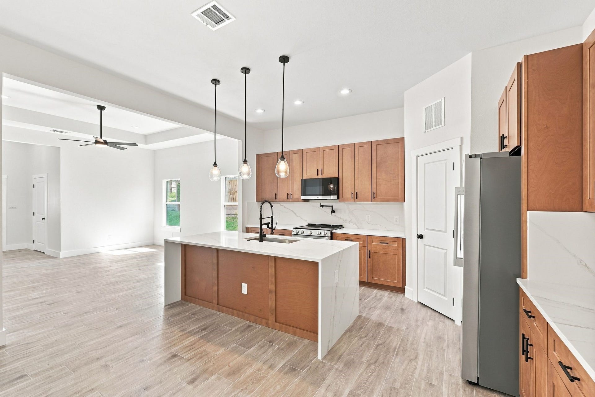 3020 Apache Street, Willis, TX 77378 3020 Apache Street, Willis, TX 77378