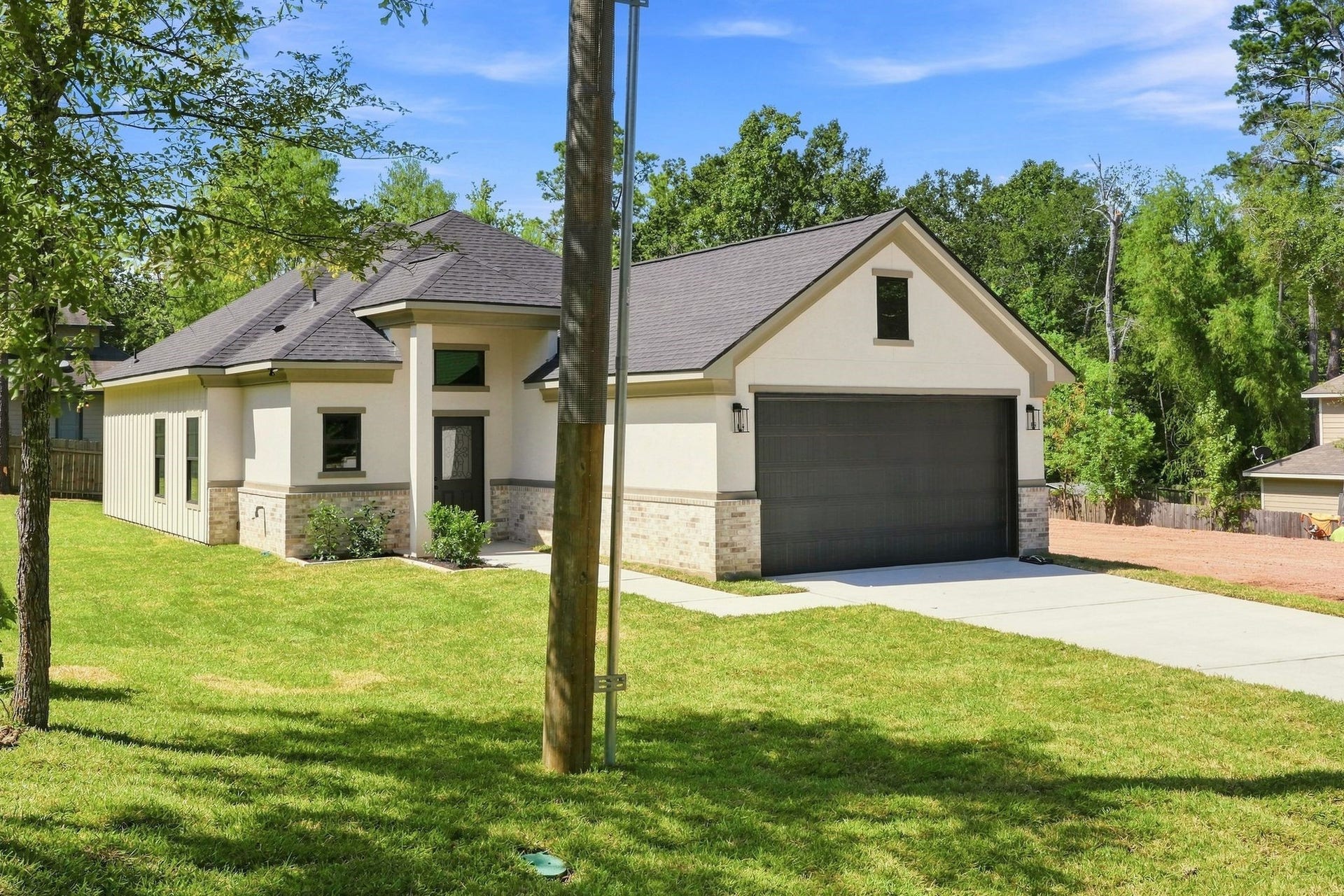 3020 Apache Street, Willis, TX 77378 3020 Apache Street, Willis, TX 77378