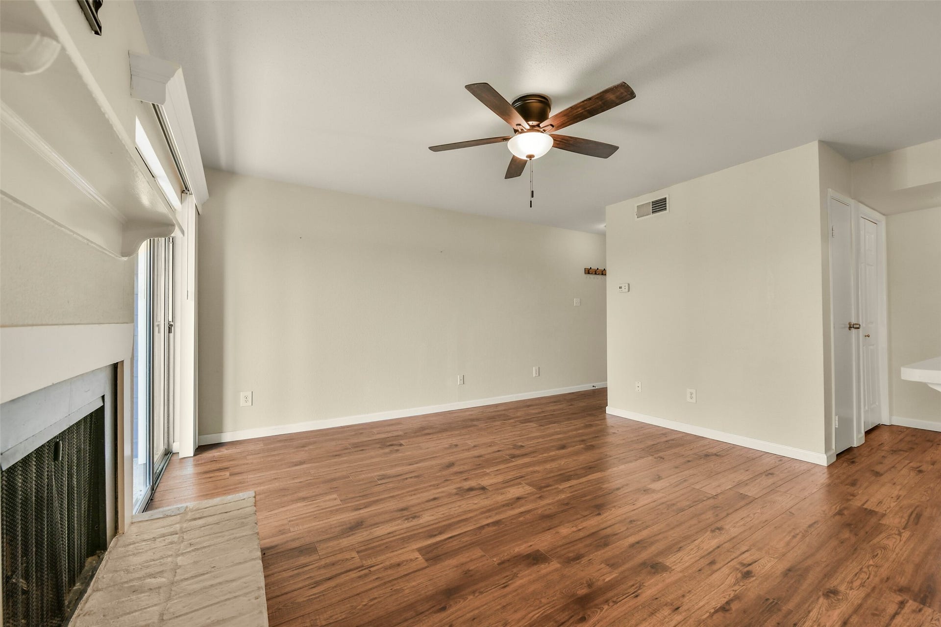 Living area + fireplace