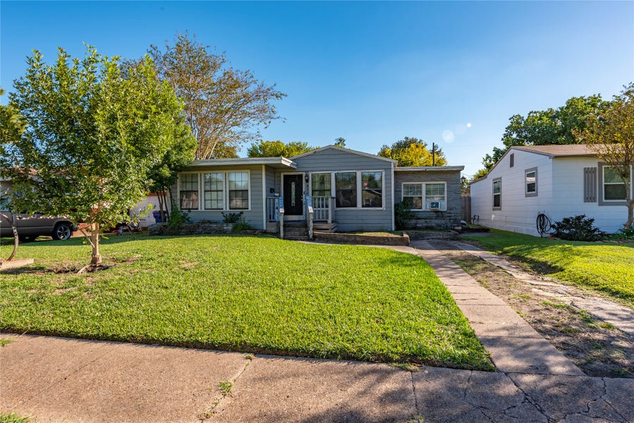 Property photo for 809 12th Avenue N, Texas City, TX