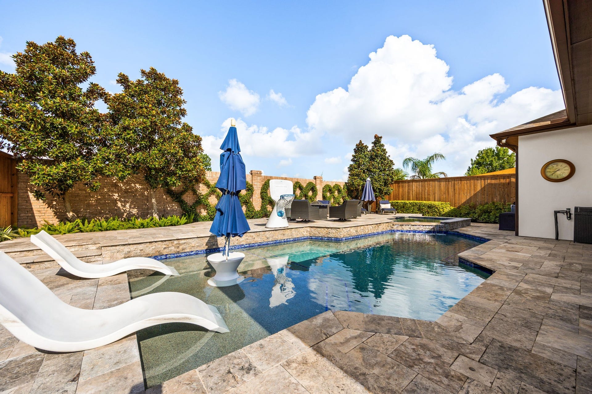 1847 Candlelight Place Drive, Houston, TX 77018 Lounge in privacy and watch amazing sunsets from the west!