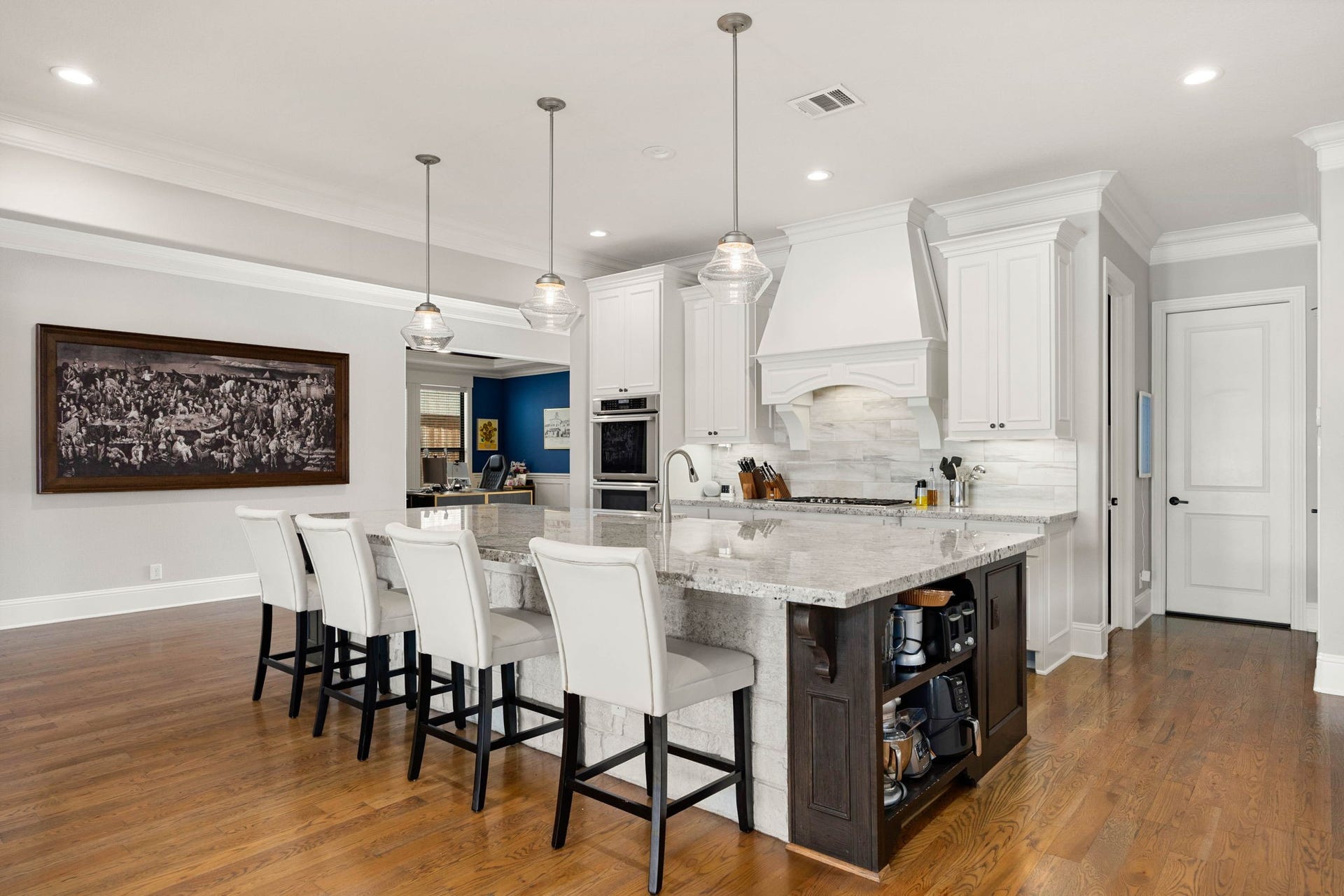1847 Candlelight Place Drive, Houston, TX 77018 Texas sized island for sure!