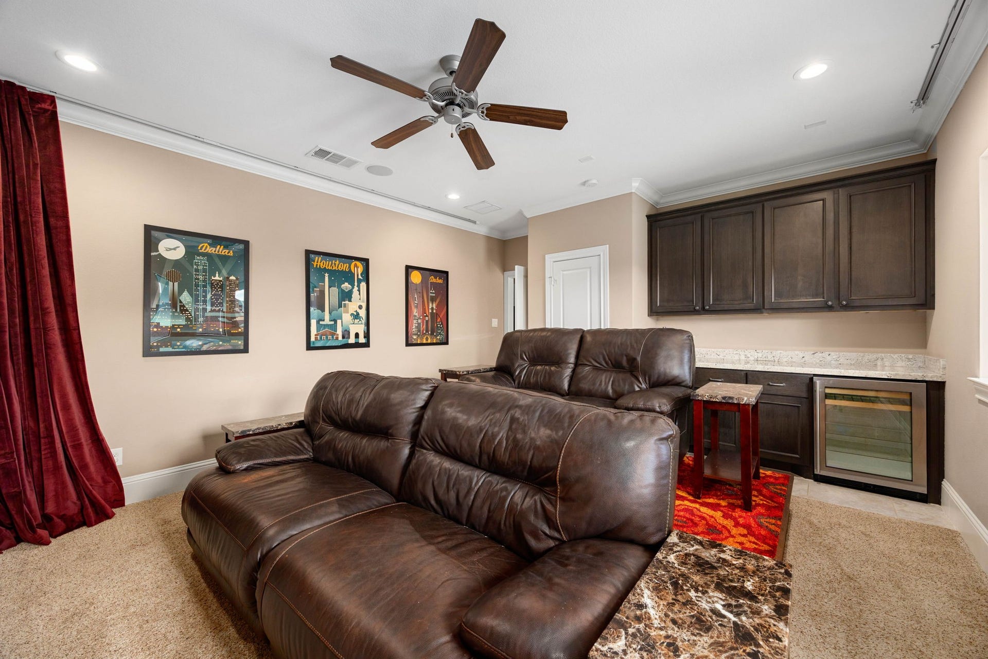 1847 Candlelight Place Drive, Houston, TX 77018 Theatre has dry bar with beverage fridge.