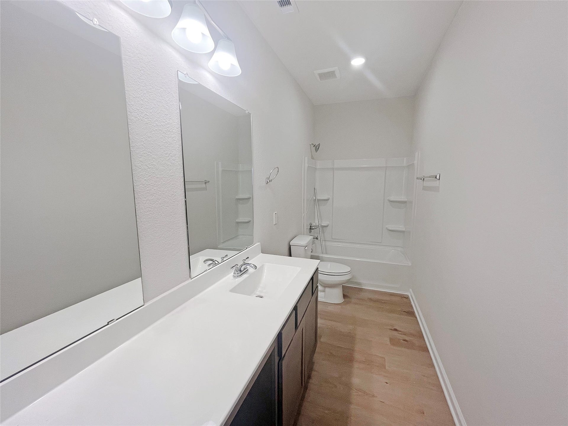 649 Cherry Tree Drive, La Marque, TX 77568 The Robin II- Hall Bath Upstairs. Sample image to be used for example only, colors, options and upgrades vary.