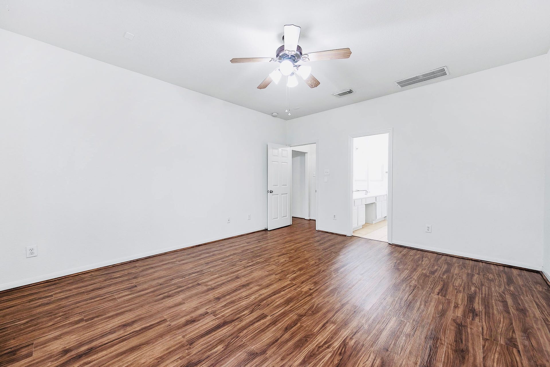 2032 Creek Shore Lane, Pearland, TX 77581