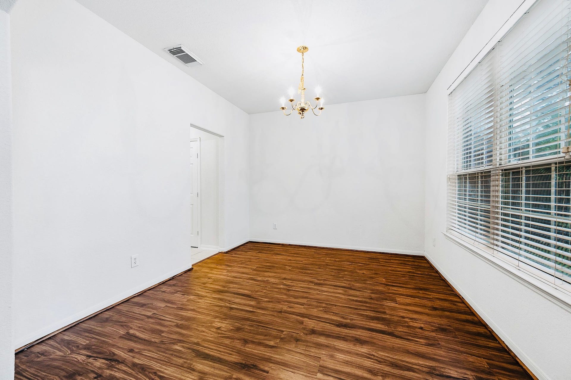 2032 Creek Shore Lane, Pearland, TX 77581