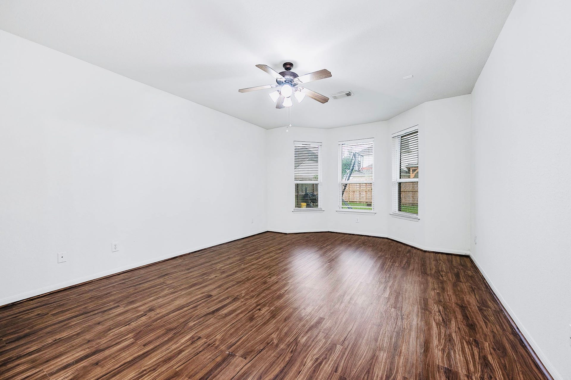 2032 Creek Shore Lane, Pearland, TX 77581