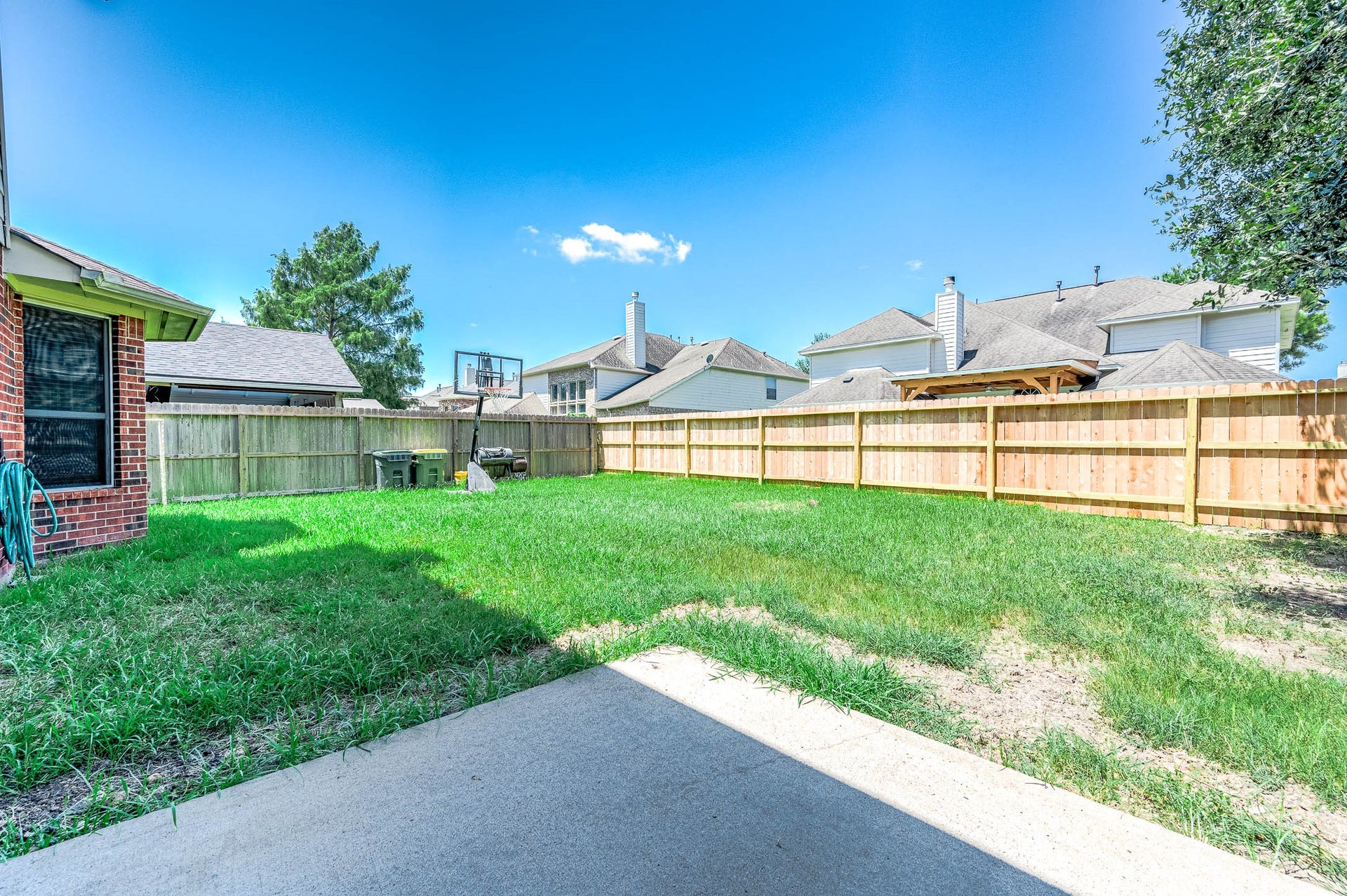 2032 Creek Shore Lane, Pearland, TX 77581