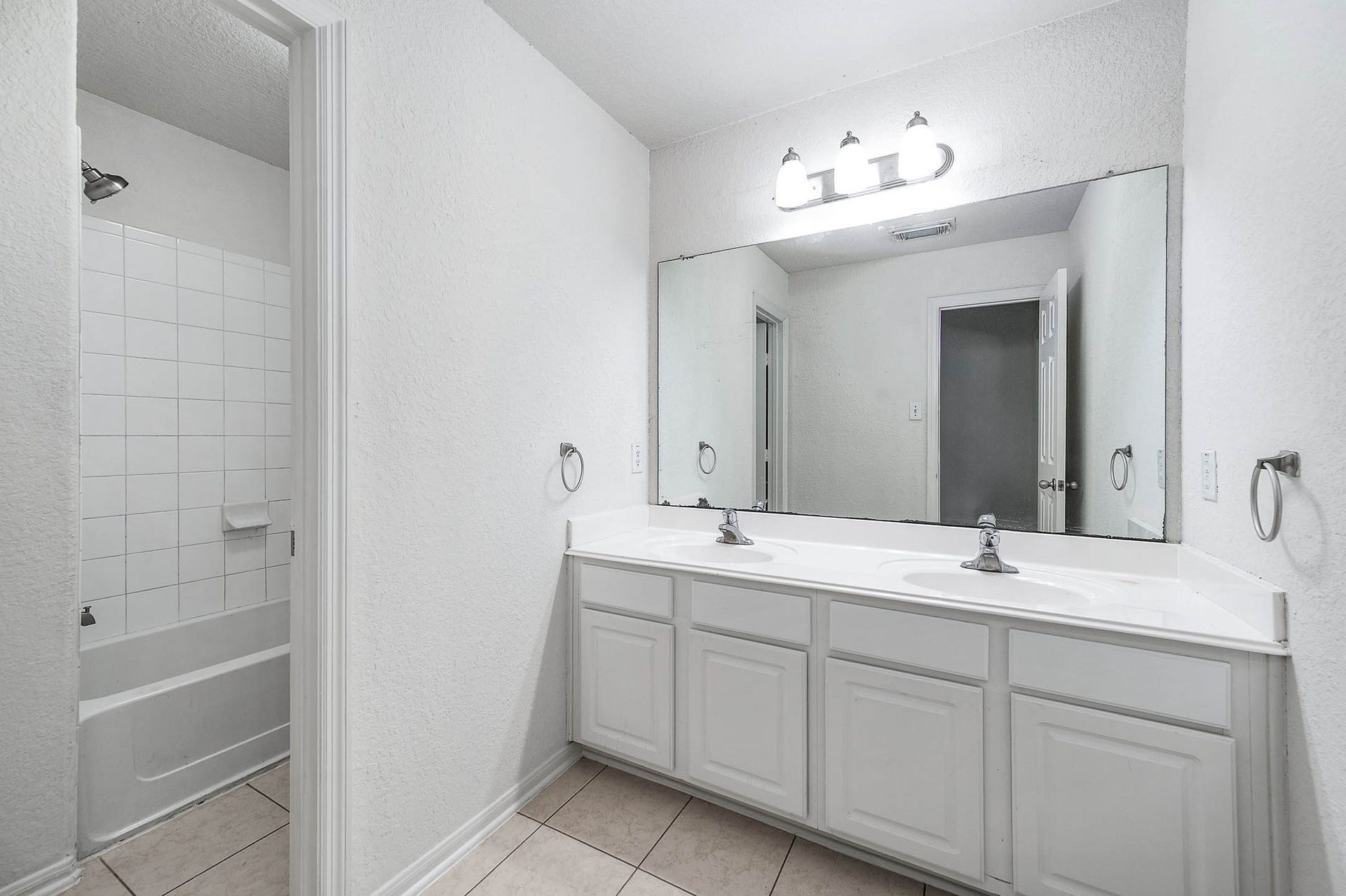 2032 Creek Shore Lane, Pearland, TX 77581