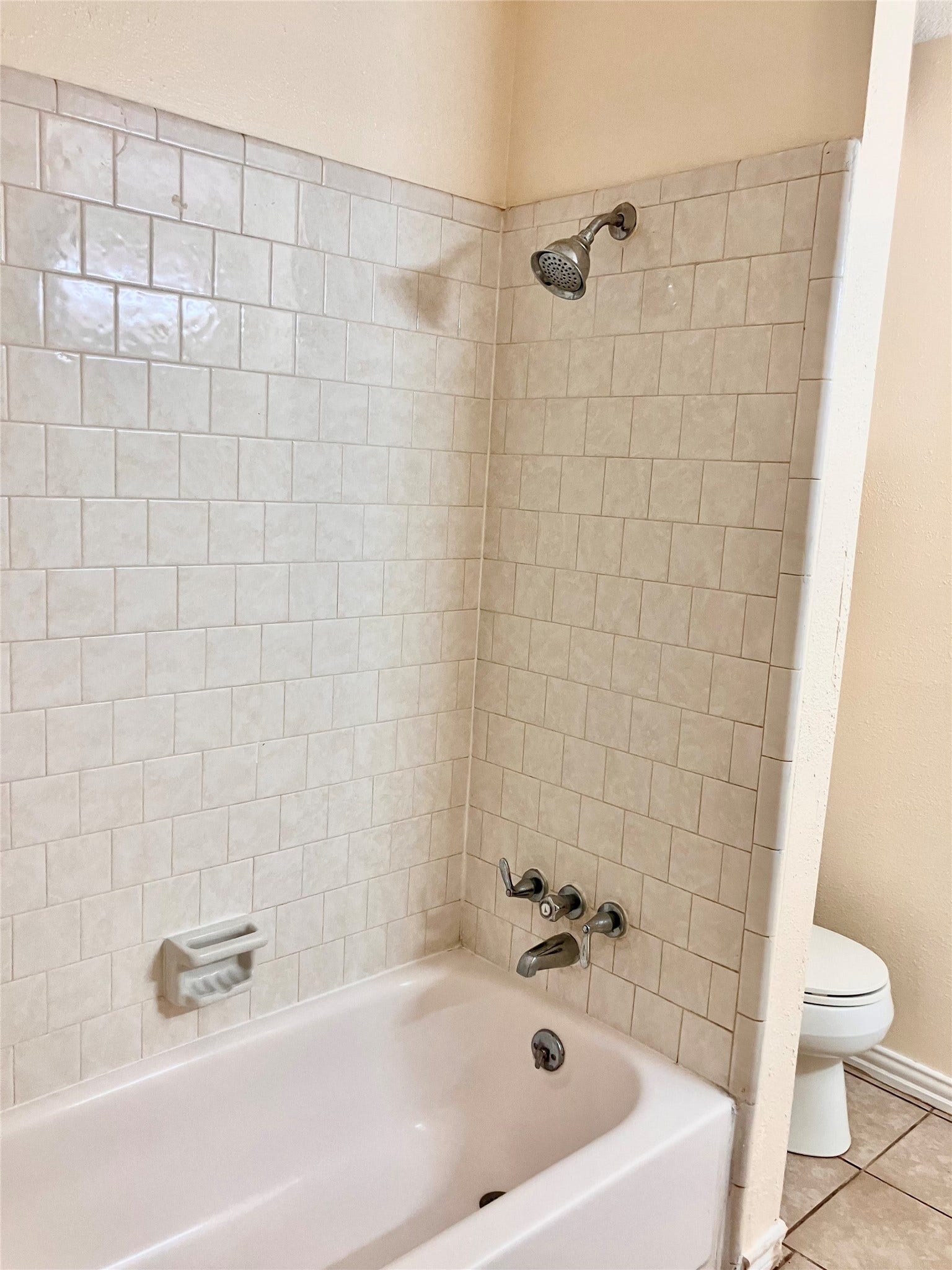 2301 Williams Drive, La Marque, TX 77568 hall bath