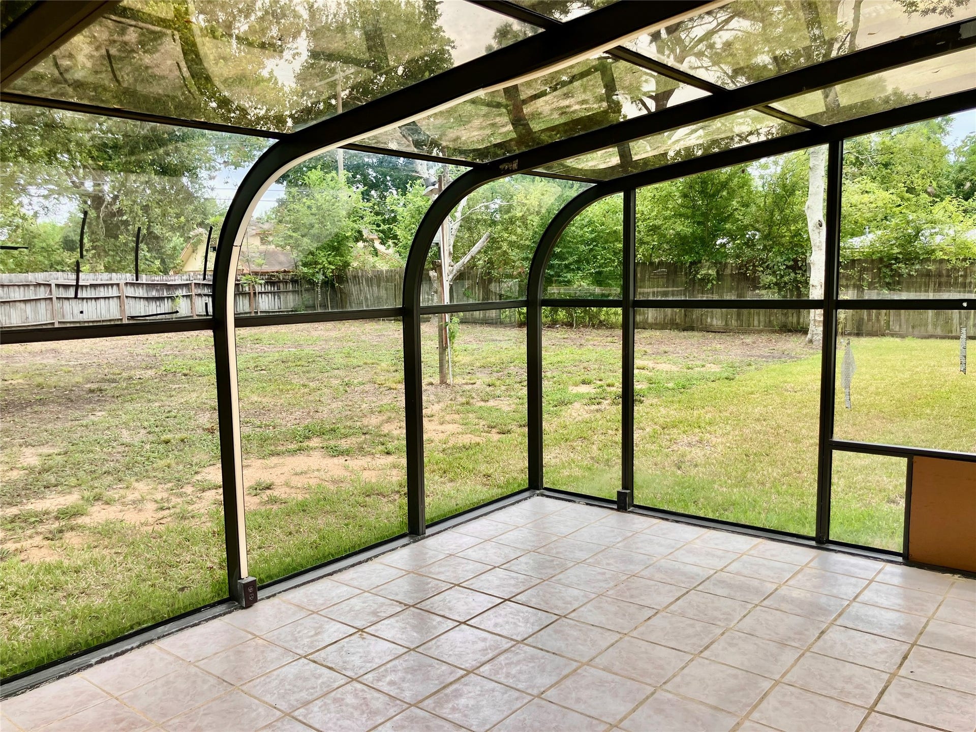 2301 Williams Drive, La Marque, TX 77568 sunroom just outside of living area