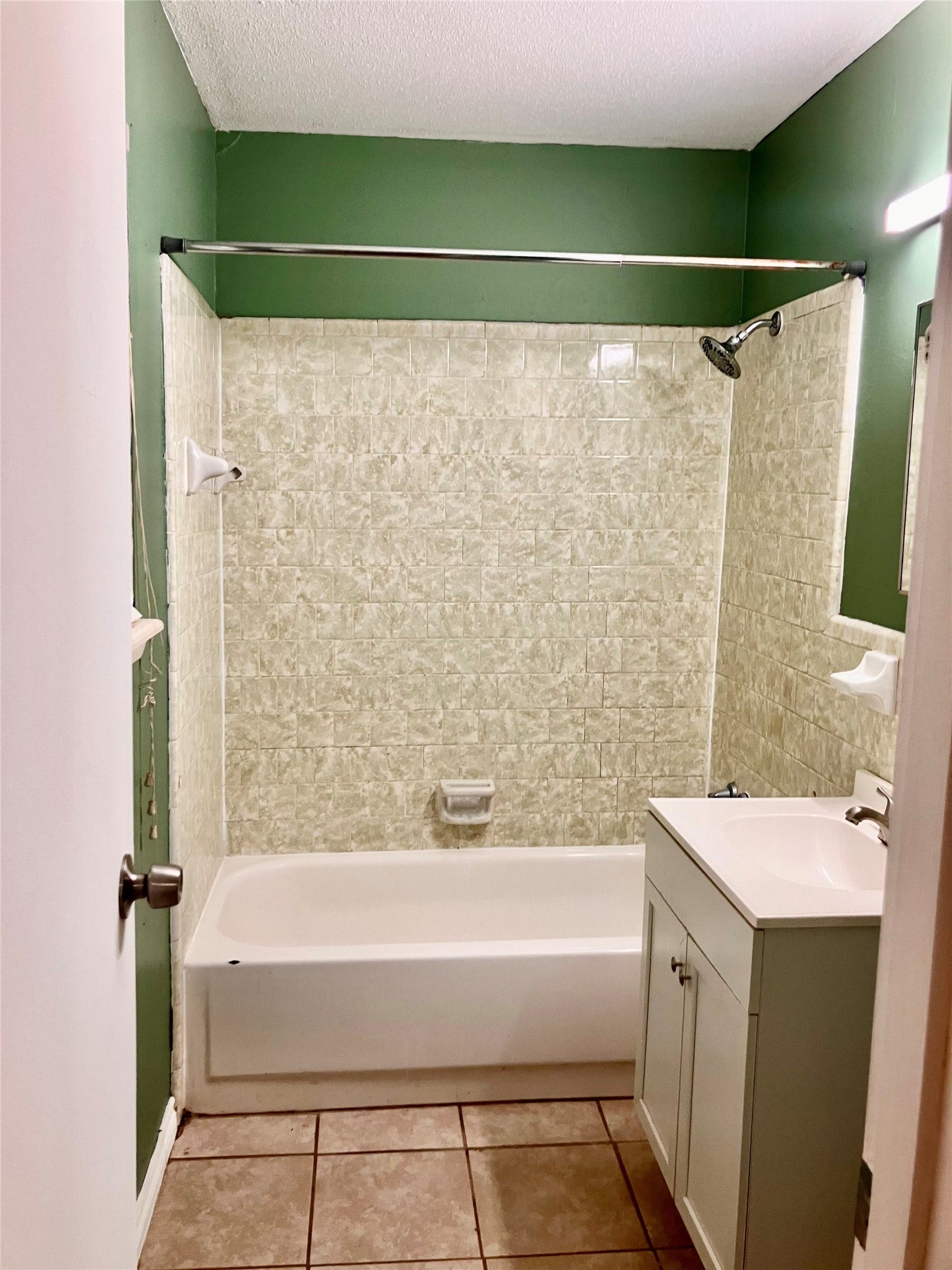 2301 Williams Drive, La Marque, TX 77568 primary bath