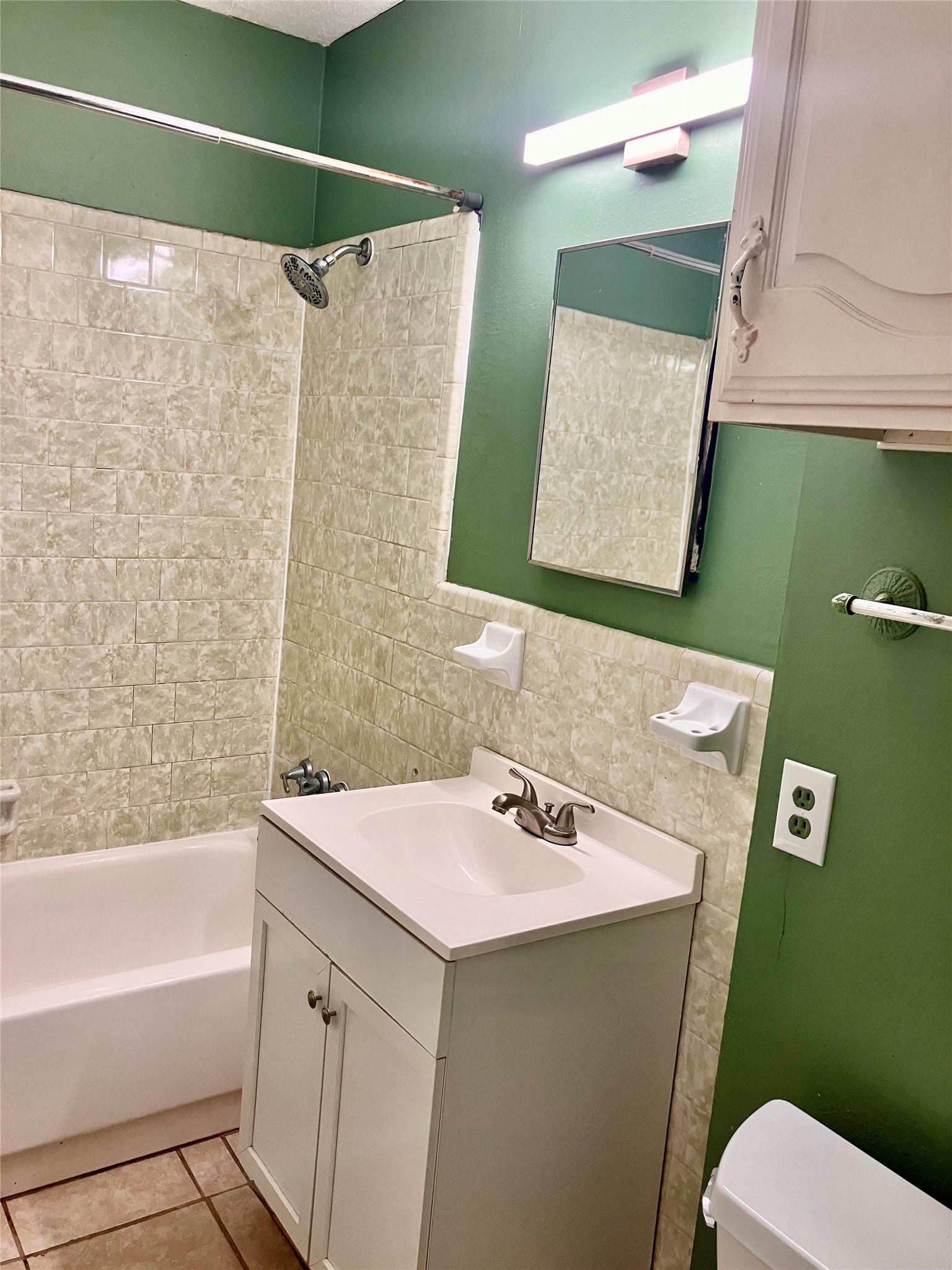 2301 Williams Drive, La Marque, TX 77568 private to primary bedroom