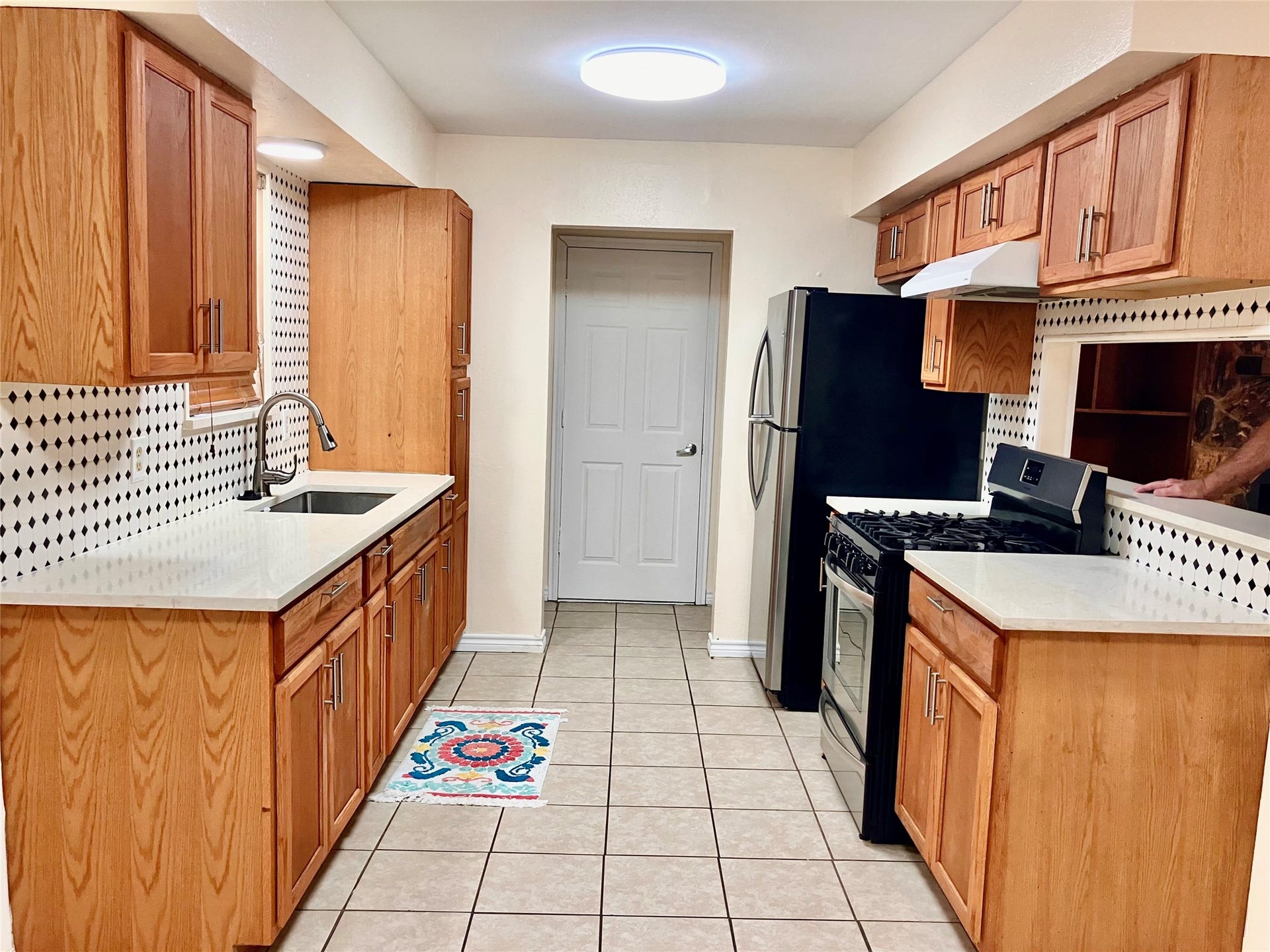 2301 Williams Drive, La Marque, TX 77568 ample cabinet in kitchen