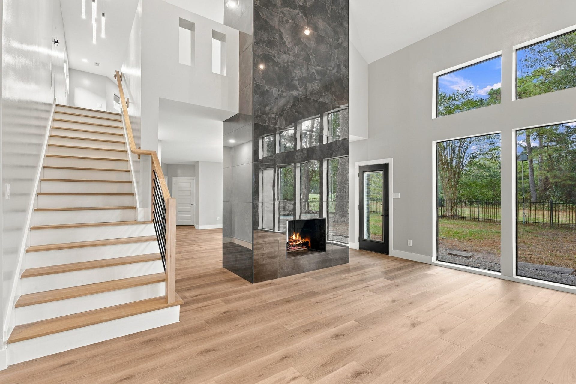 3 Rain Fern Court, The Woodlands, TX 77380 Floor to ceiling detailed fireplace