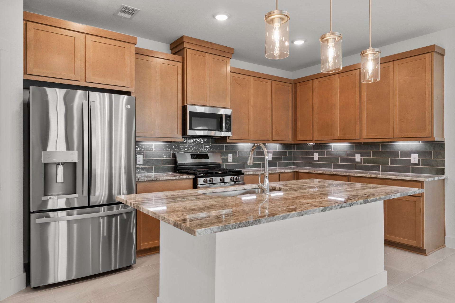 5267 Celestial Court, Iowa Colony, TX 77583 Photos are REPRESENTATIVE of the home /floor plan and are NOT of the actual home. Selections, features, and room options vary.