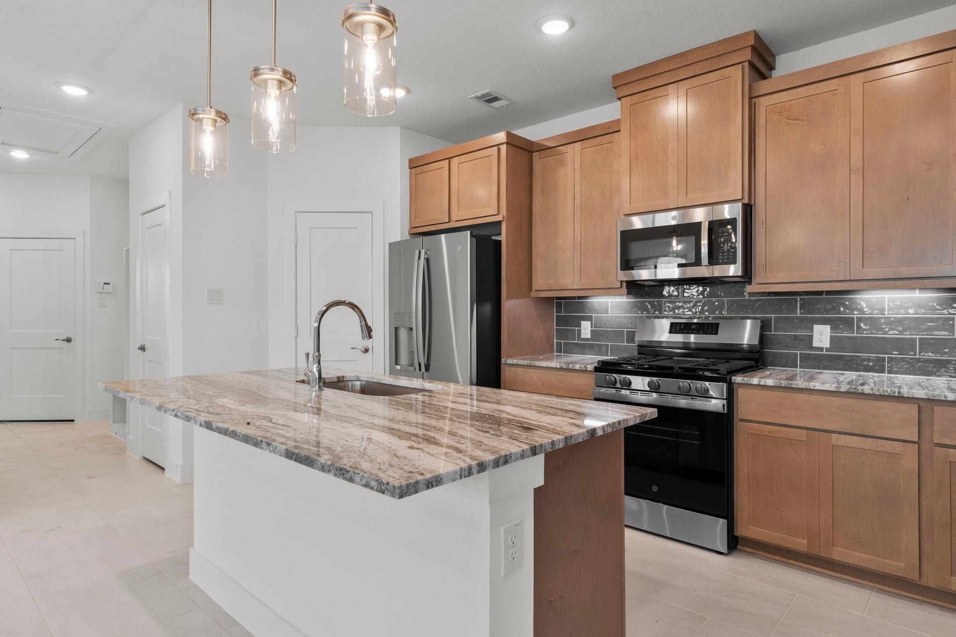 5267 Celestial Court, Iowa Colony, TX 77583 Photos are REPRESENTATIVE of the home /floor plan and are NOT of the actual home. Selections, features, and room options vary.