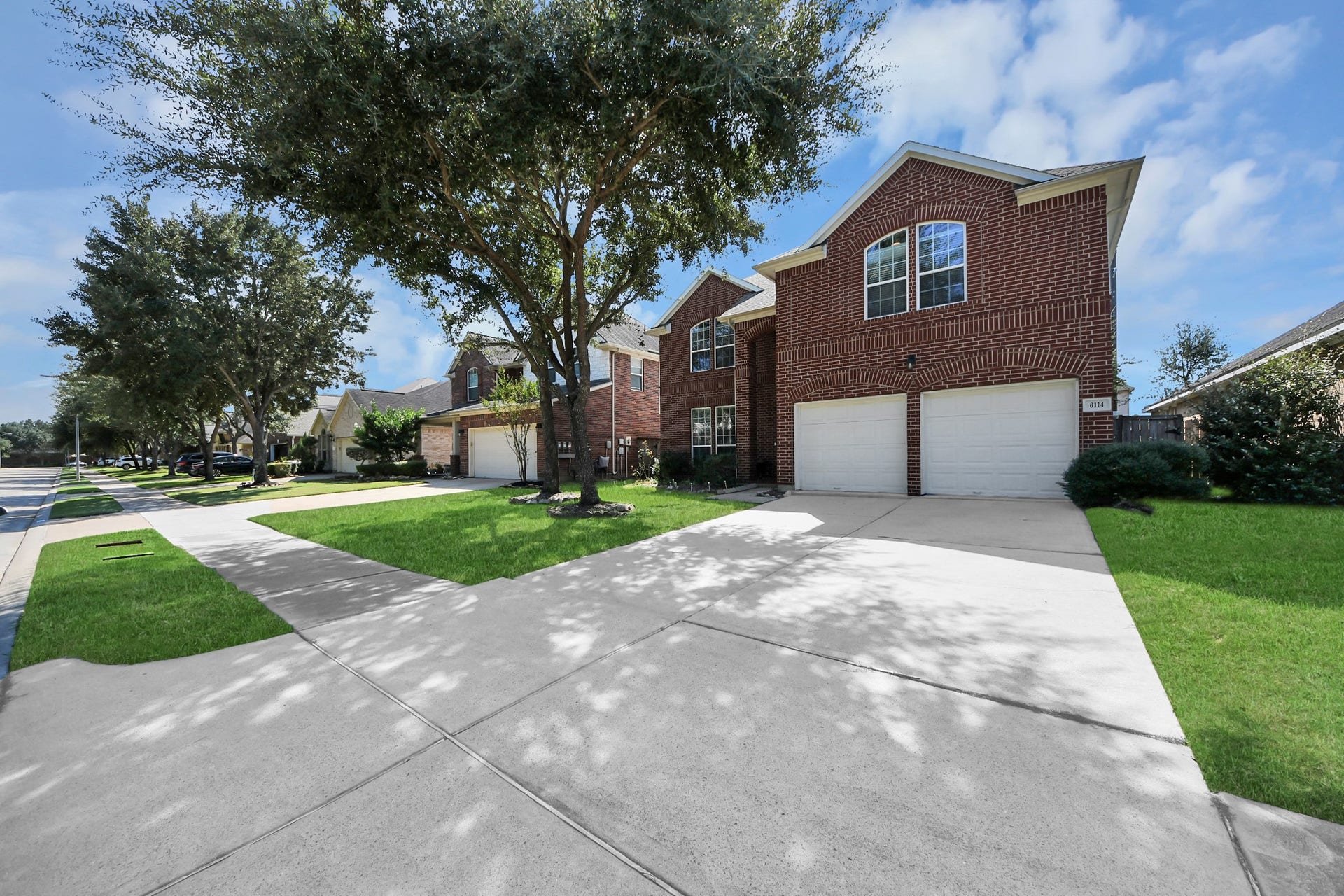 6114 Hollydale Ridge Lane, Katy, TX 77494 Double wide driveway