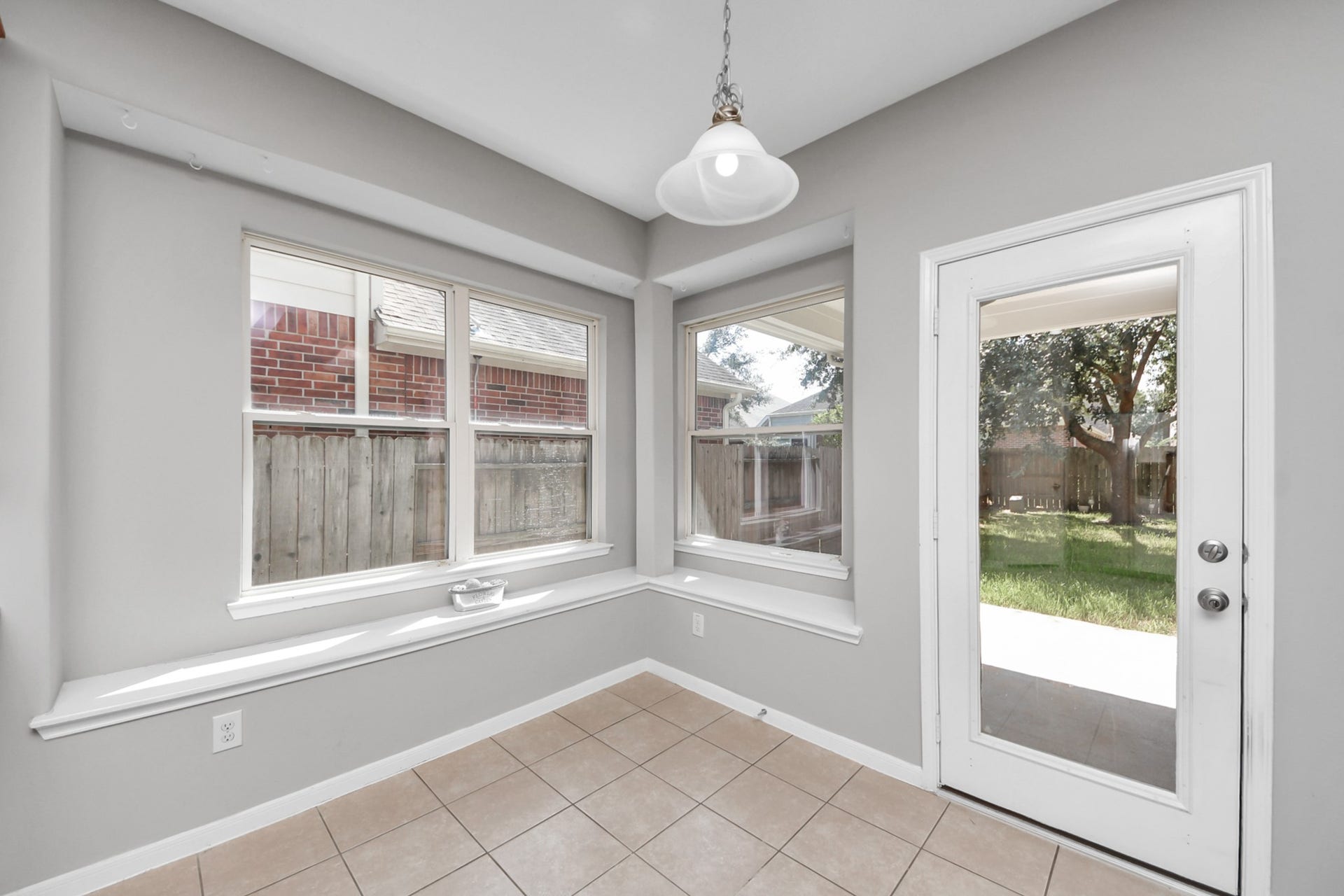 6114 Hollydale Ridge Lane, Katy, TX 77494 Breakfast area with ample natural lighting