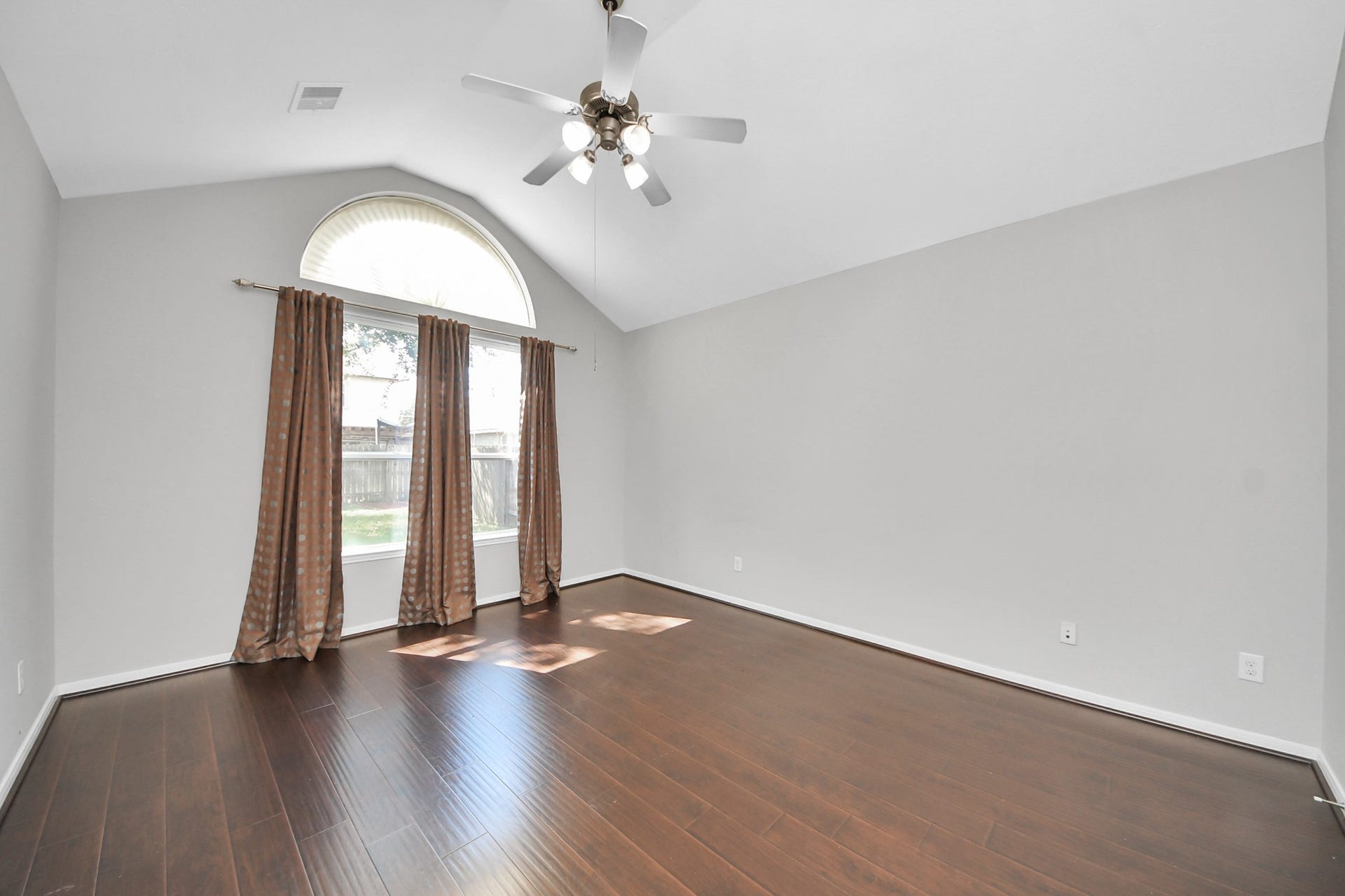 6114 Hollydale Ridge Lane, Katy, TX 77494 High ceilings throughout the downstairs