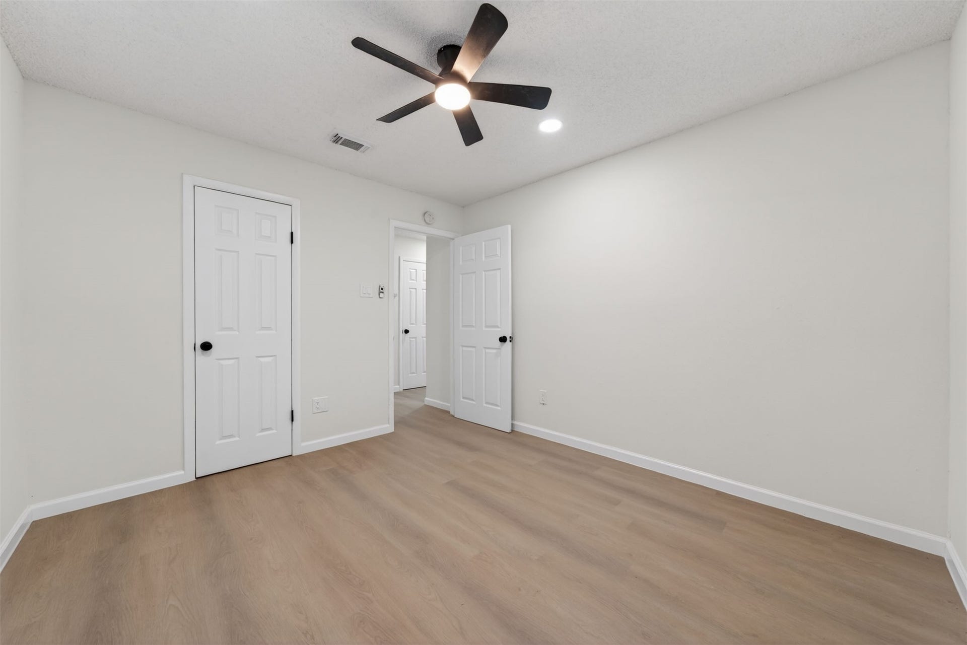 6 Quailwood Drive, Baytown, TX 77521