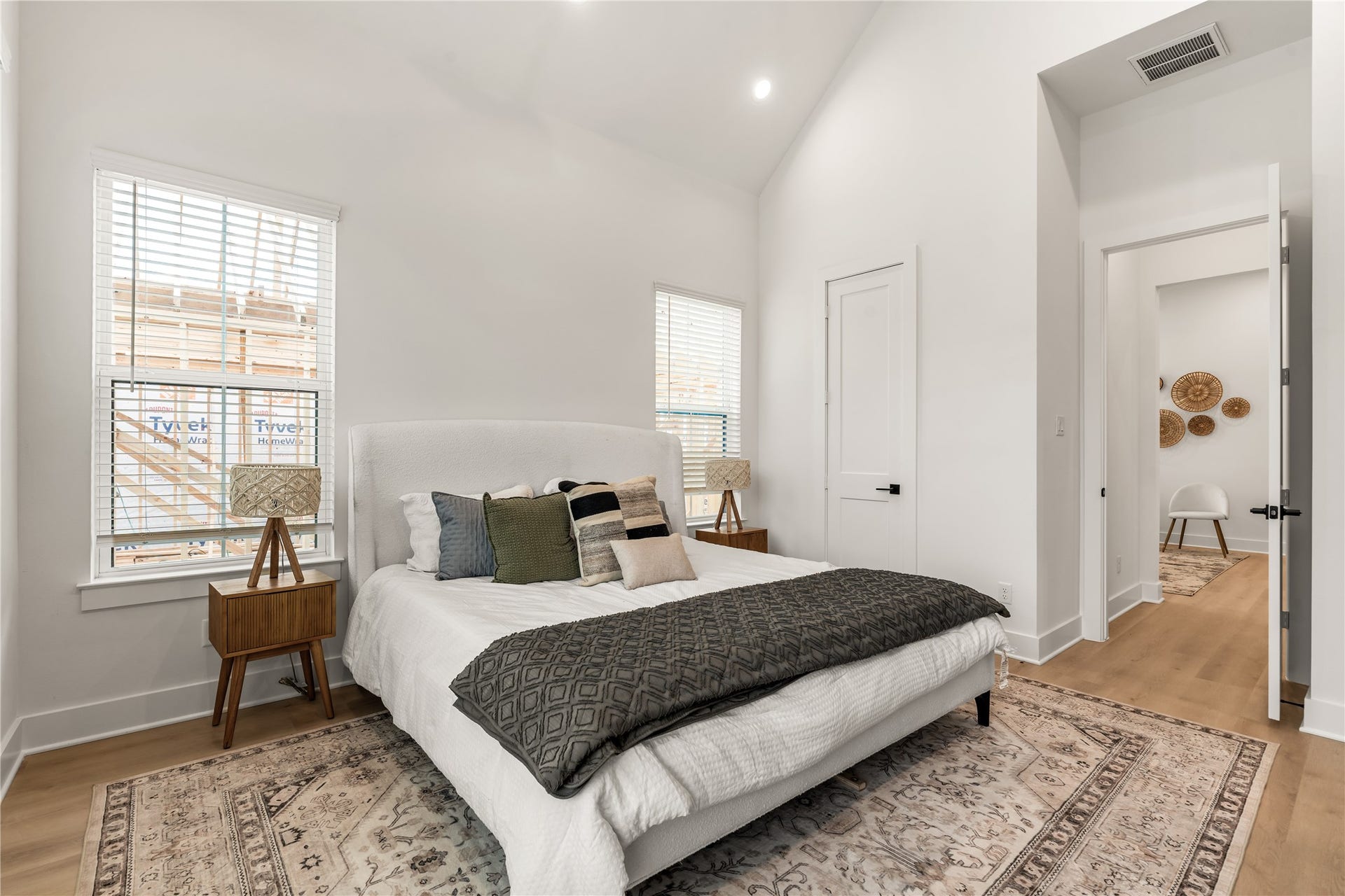 4615 Buck Street, Houston, TX 77020 Restful primary bedroom layout offering quiet privacy and direct access to the ensuite bath.