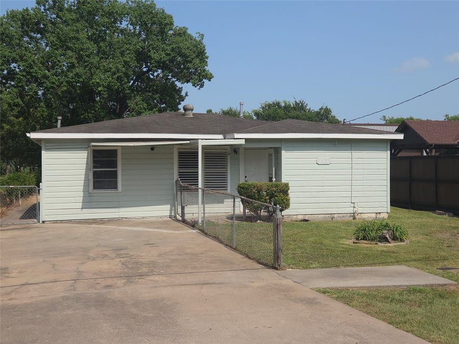 Property photo for 122 S Willow Street, Texas City, TX