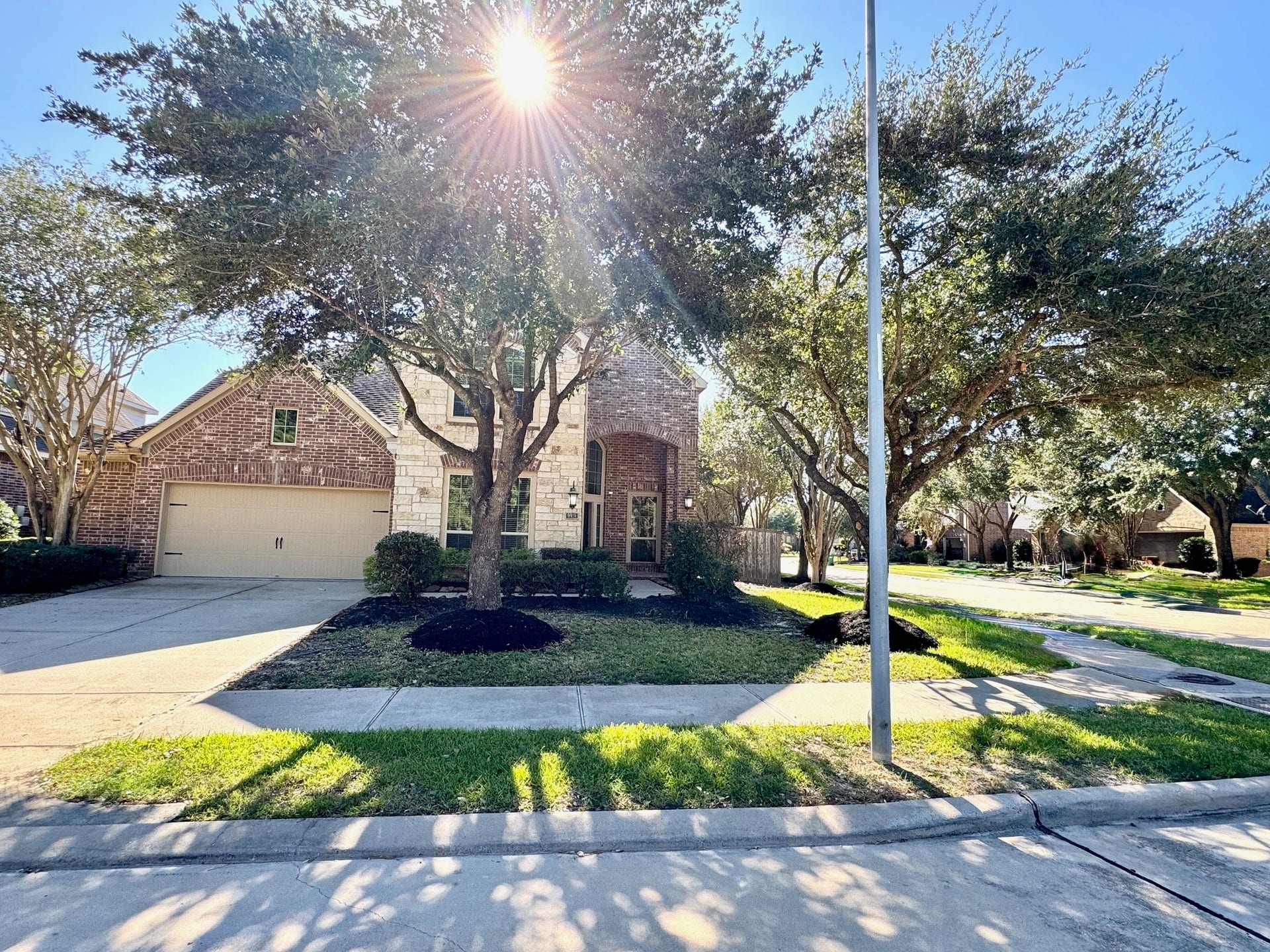 9919 Rochs Hill Court Corner, Katy, TX 77494 Elementary & middle school BUS STOP right at the corner
