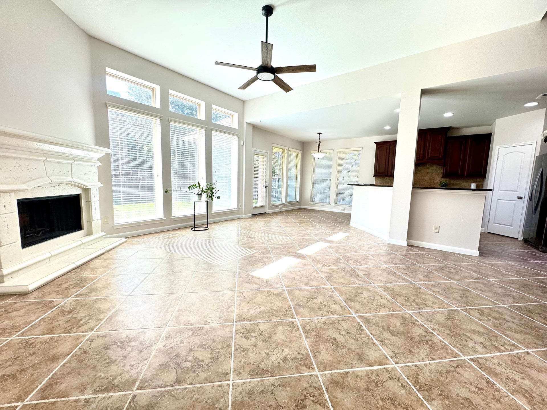9919 Rochs Hill Court Corner, Katy, TX 77494 Living room