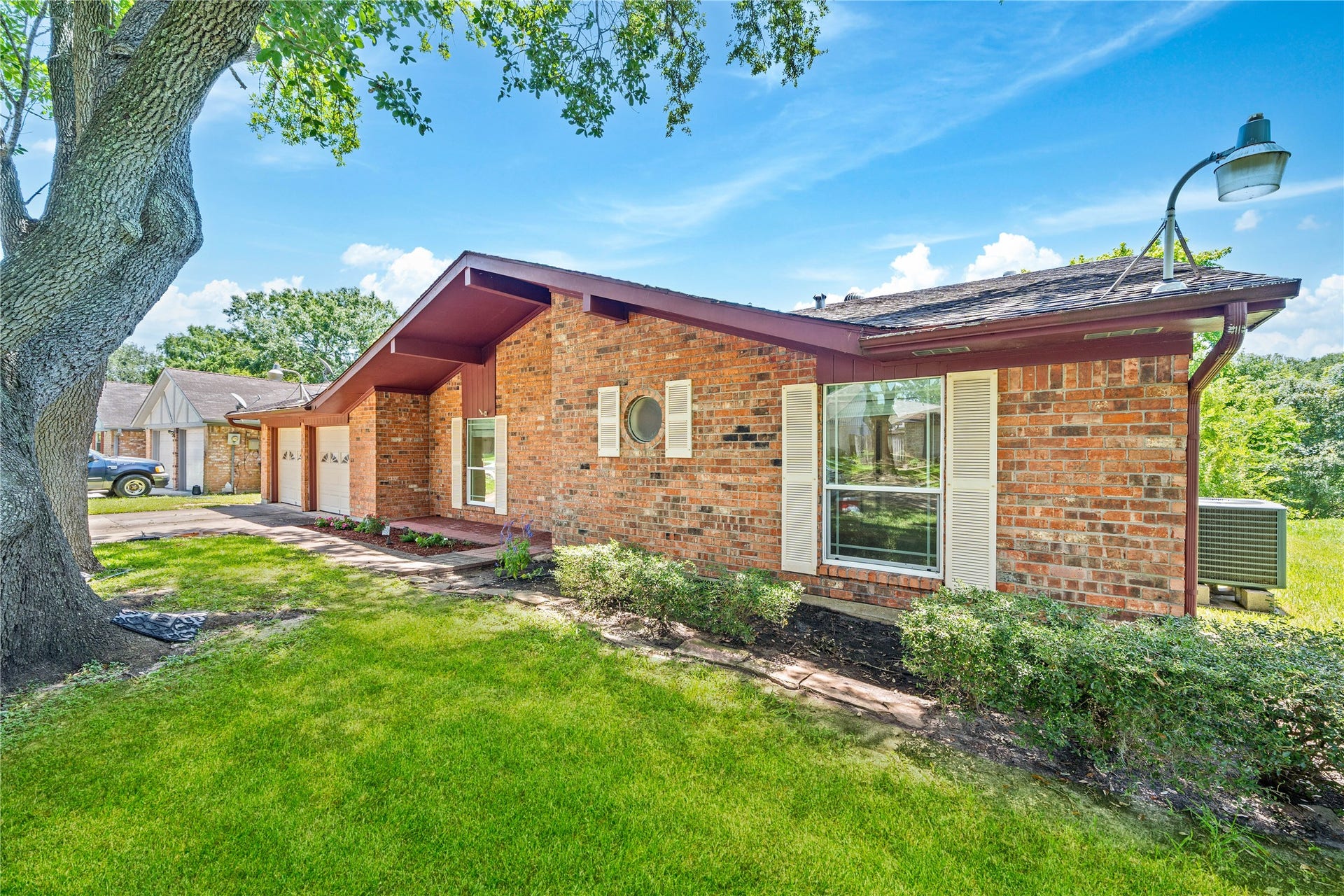 5123 Shady Oaks Lane, Friendswood, TX 77546