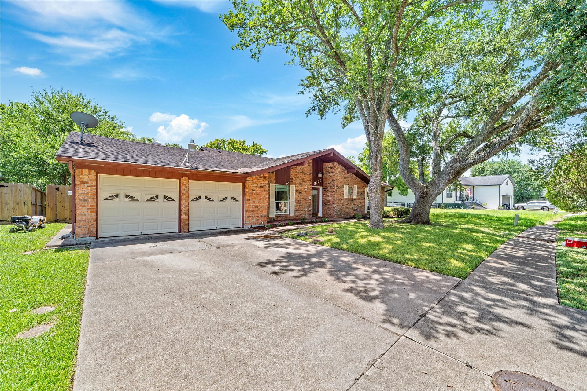 5123 Shady Oaks Lane, Friendswood, TX 77546