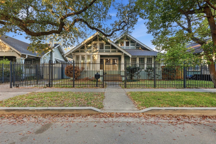 Property photo for 3308 Yupon Street, Houston, TX